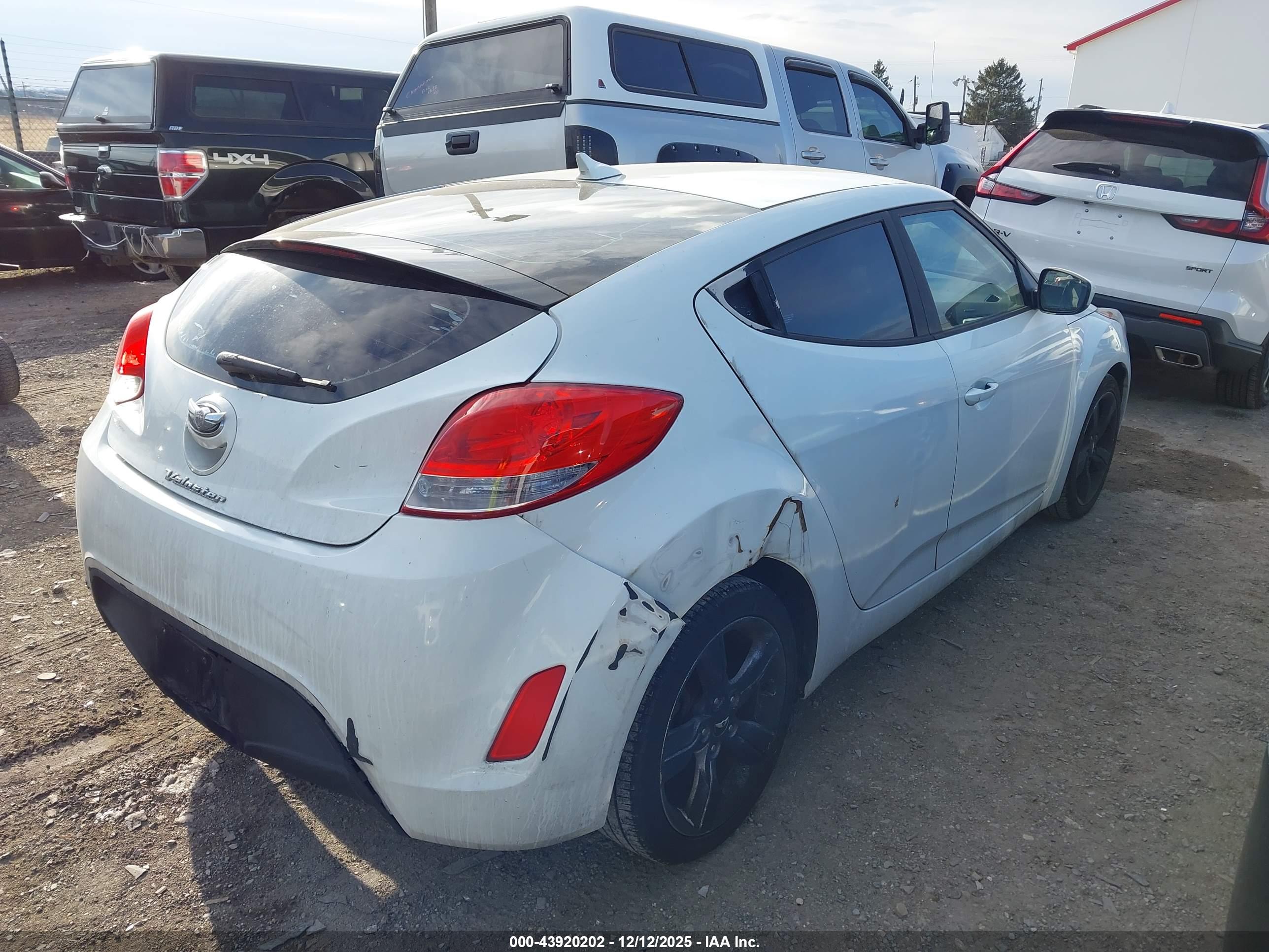 HYUNDAI VELOSTER image 6