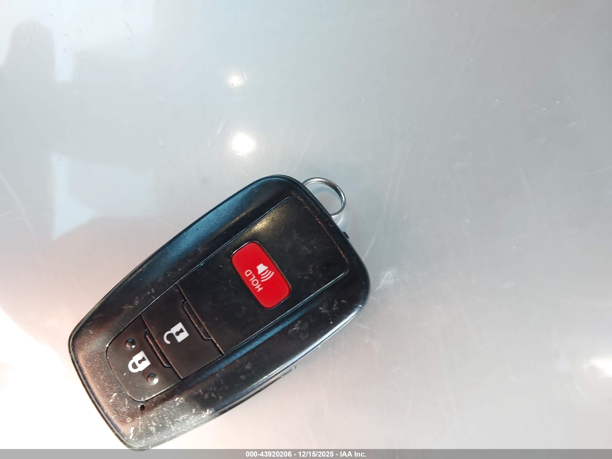 TOYOTA RAV4 image 11