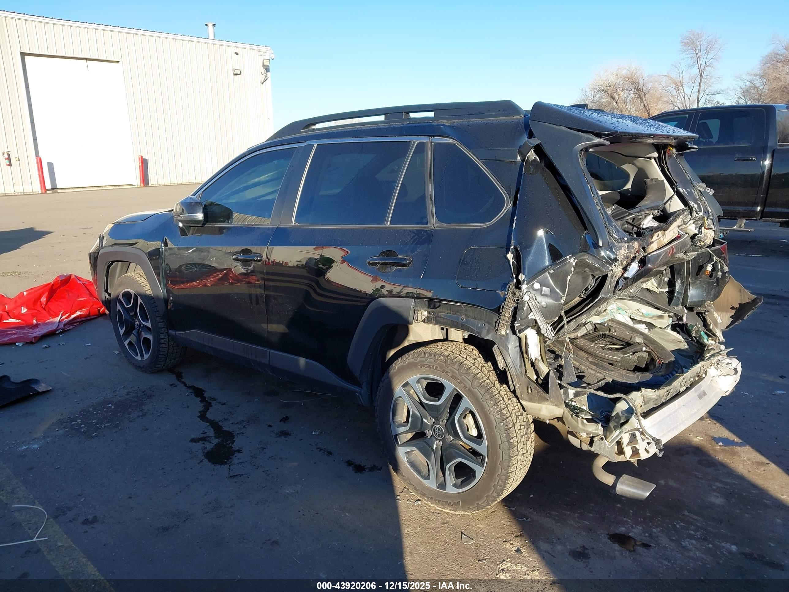 TOYOTA RAV4 image 3