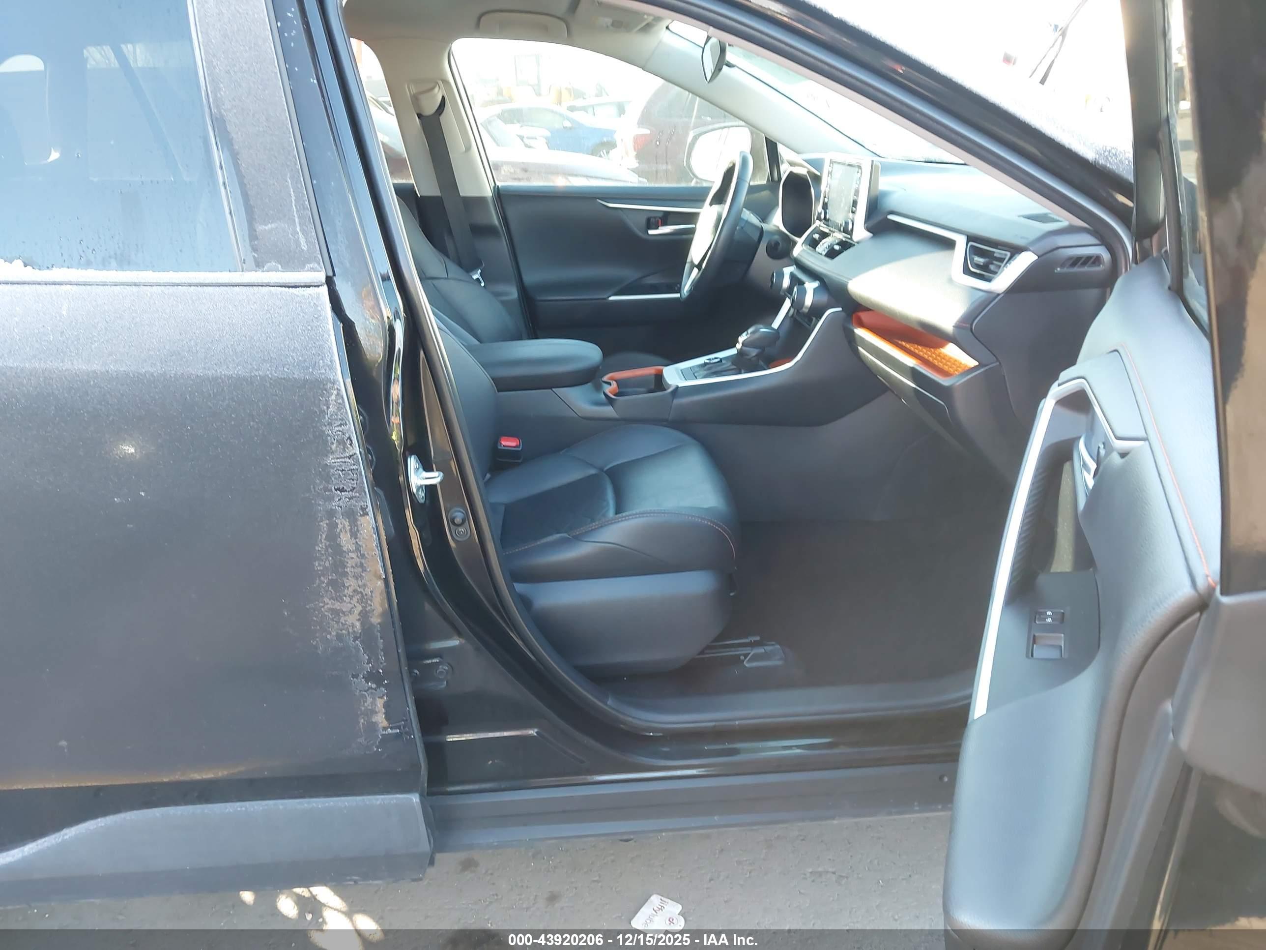 TOYOTA RAV4 image 5