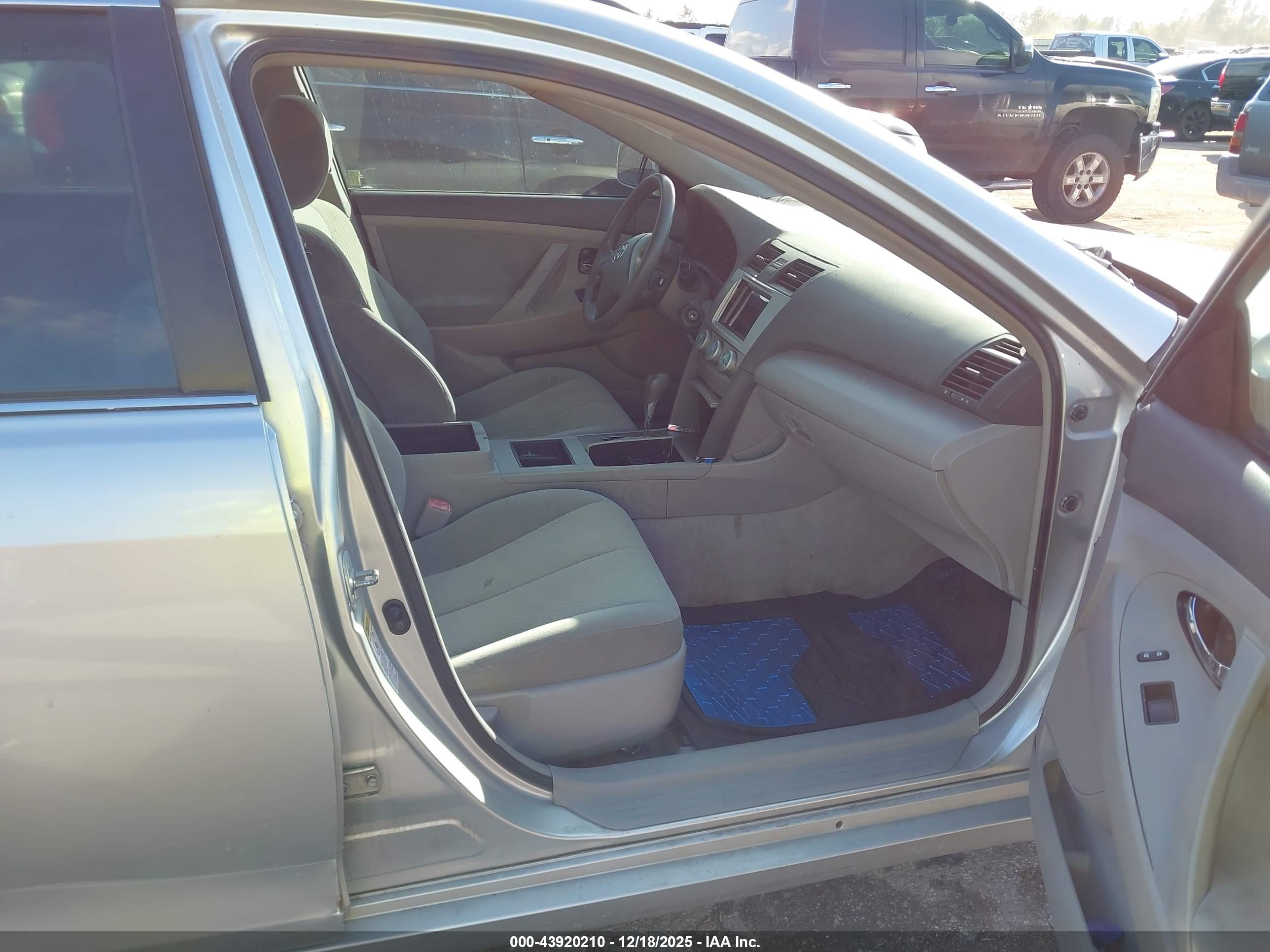 TOYOTA CAMRY image 5