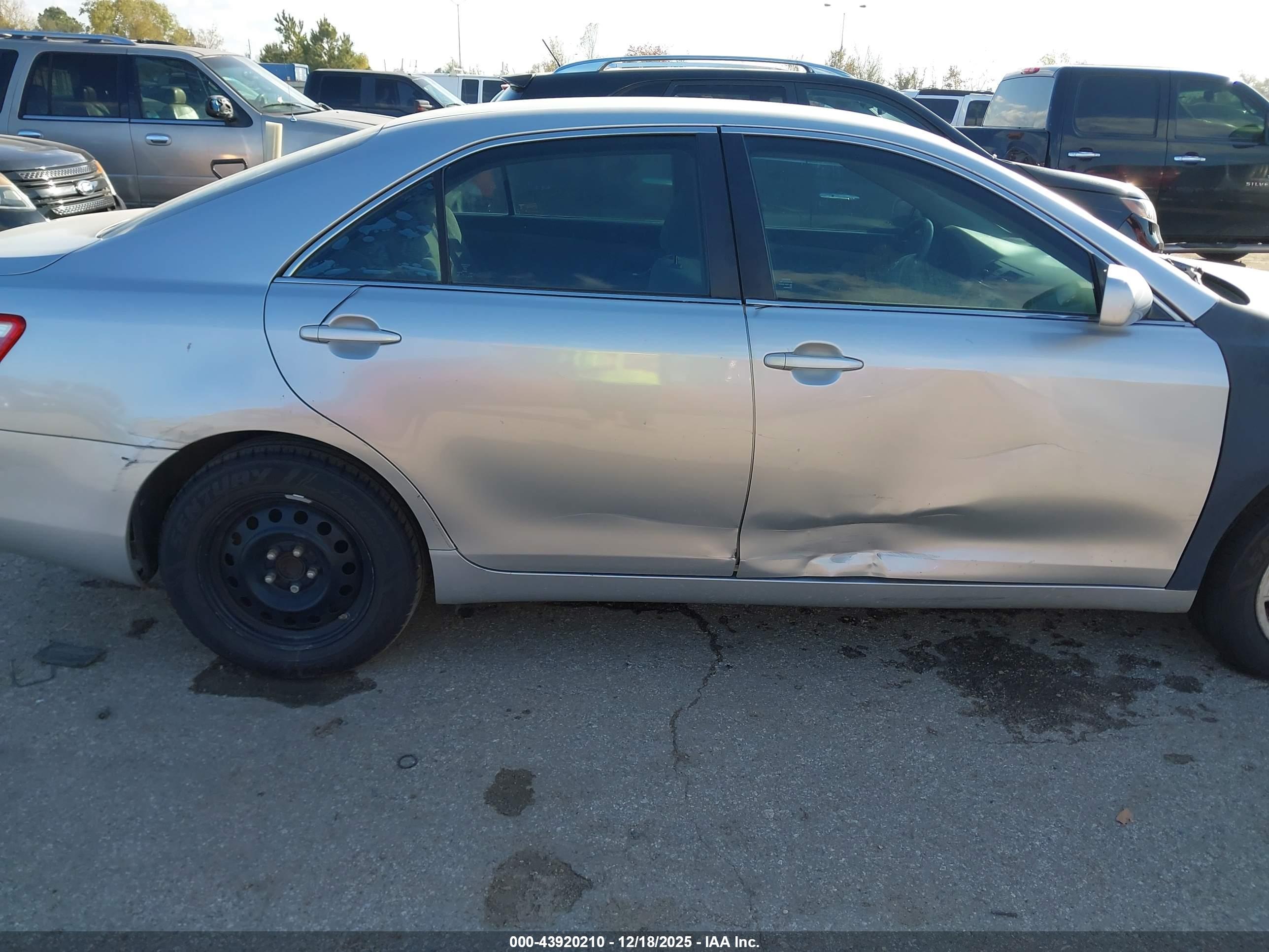 TOYOTA CAMRY image 6