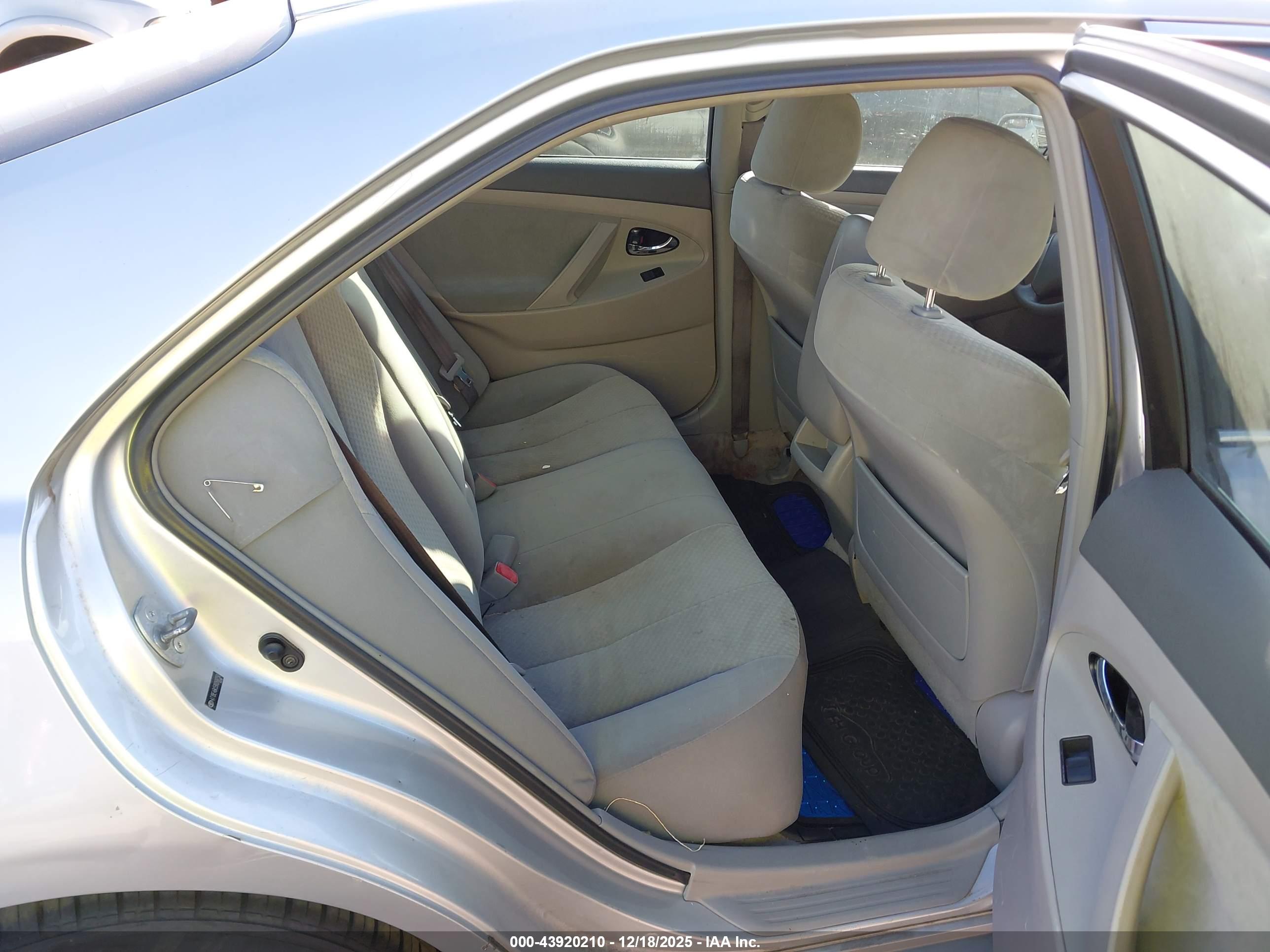 TOYOTA CAMRY image 8