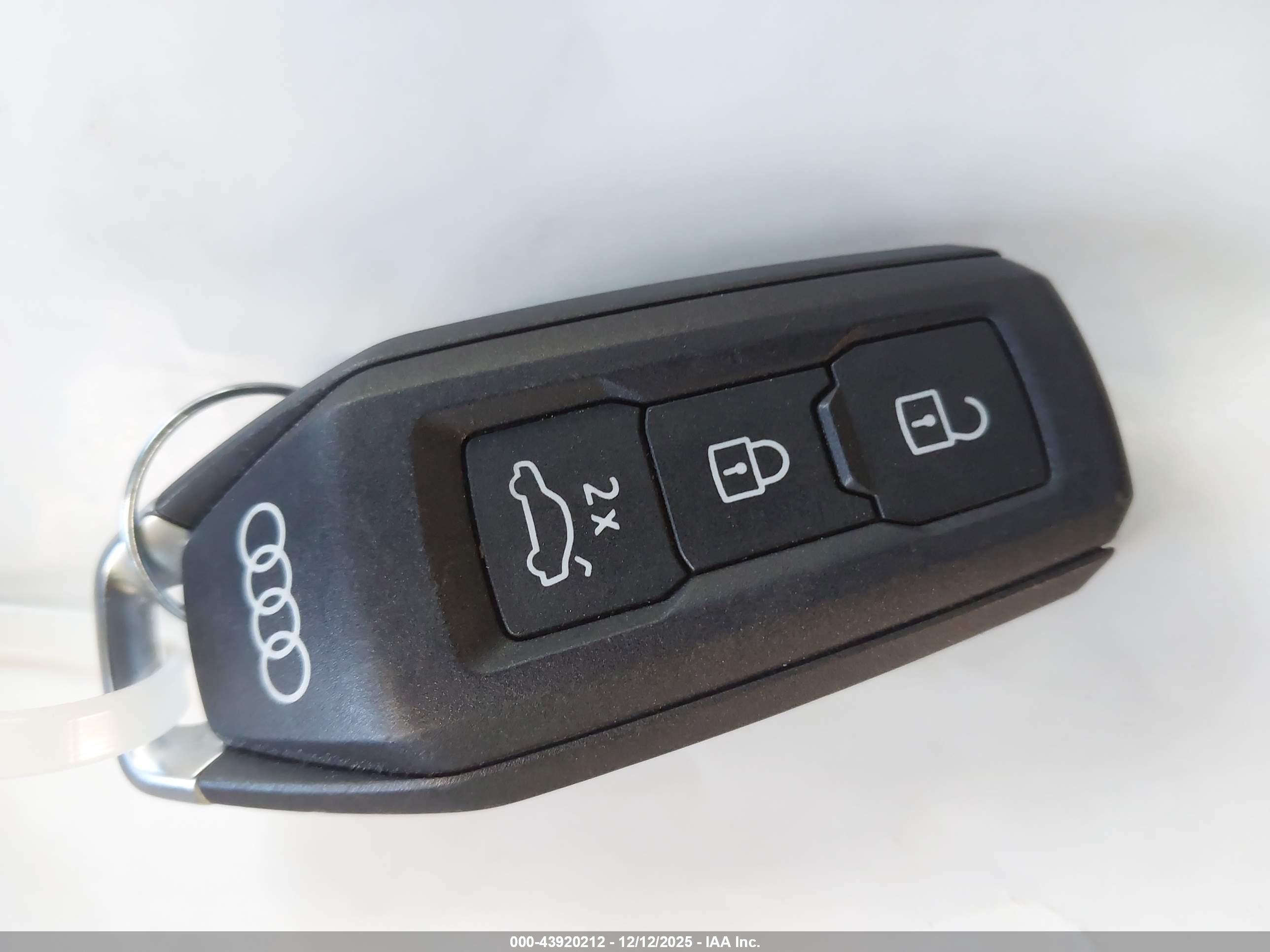AUDI A6 image 11