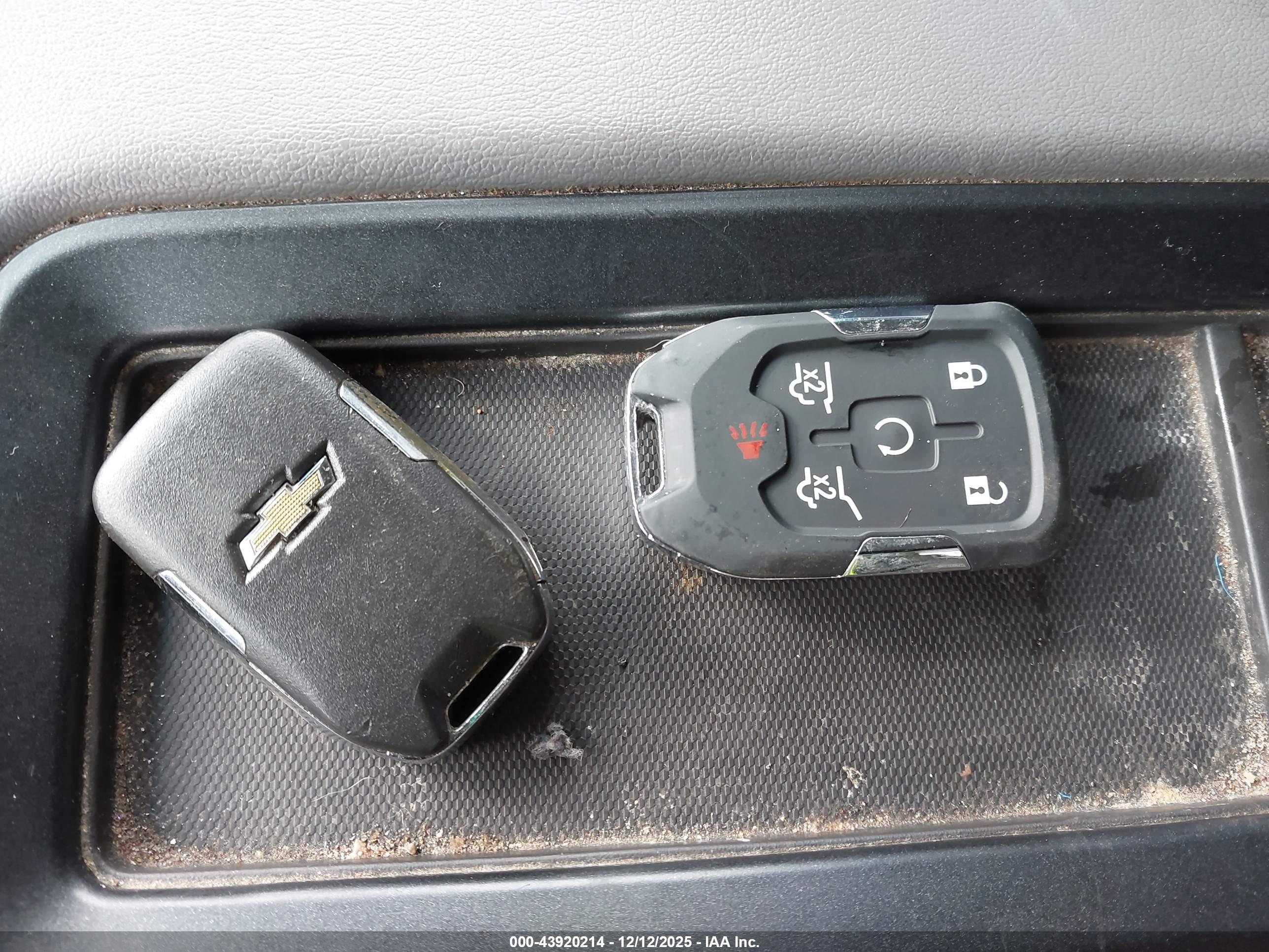 CHEVROLET SUBURBAN image 11
