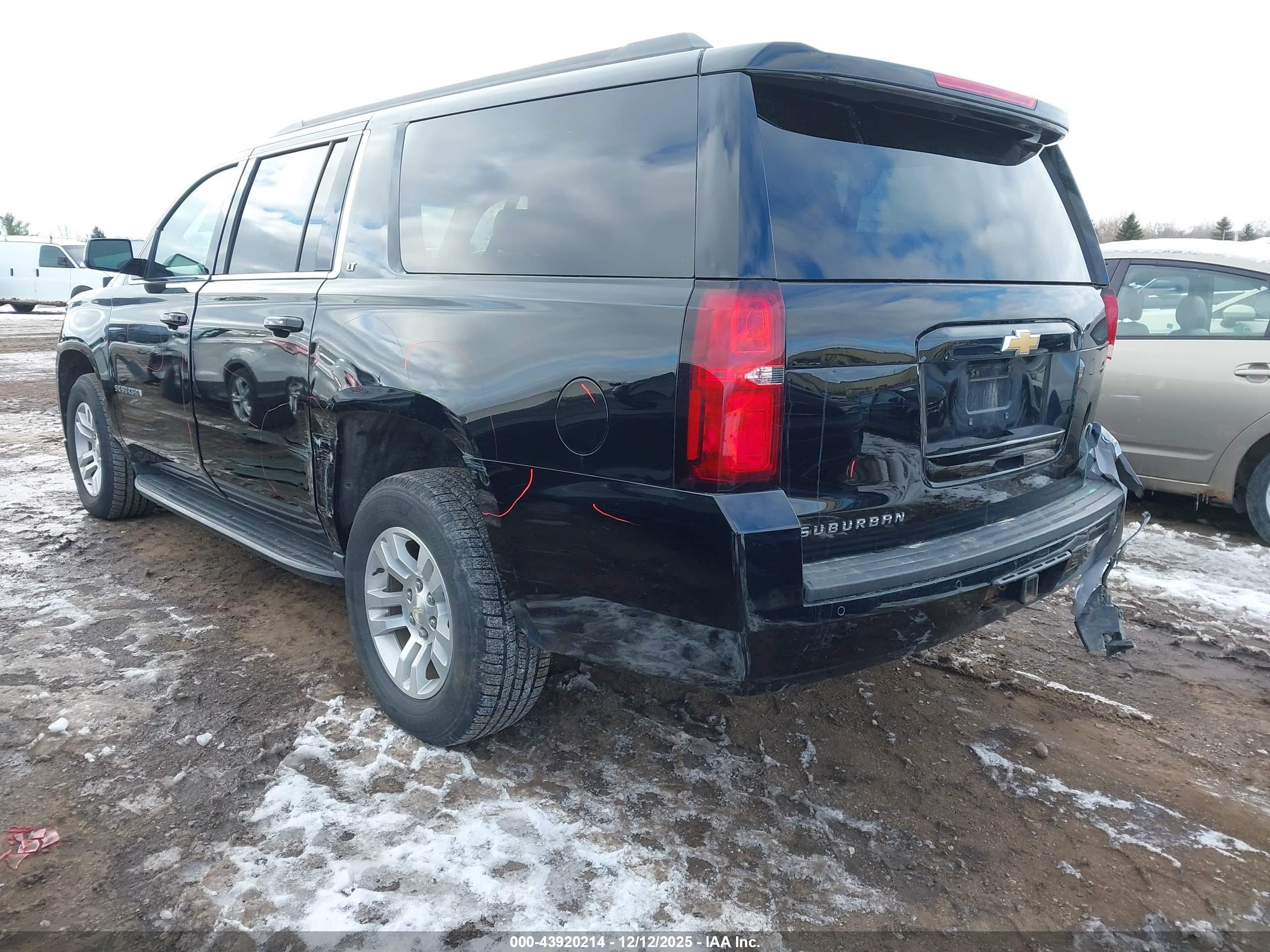CHEVROLET SUBURBAN image 3