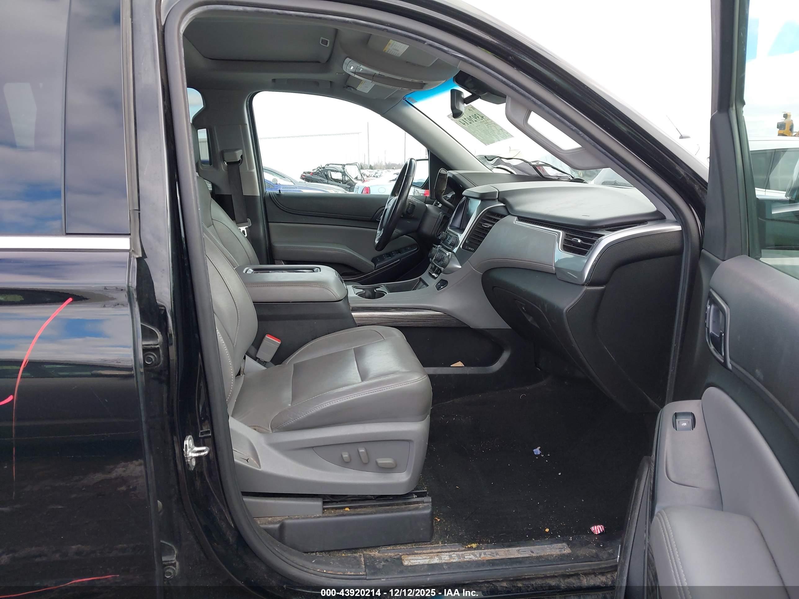 CHEVROLET SUBURBAN image 5