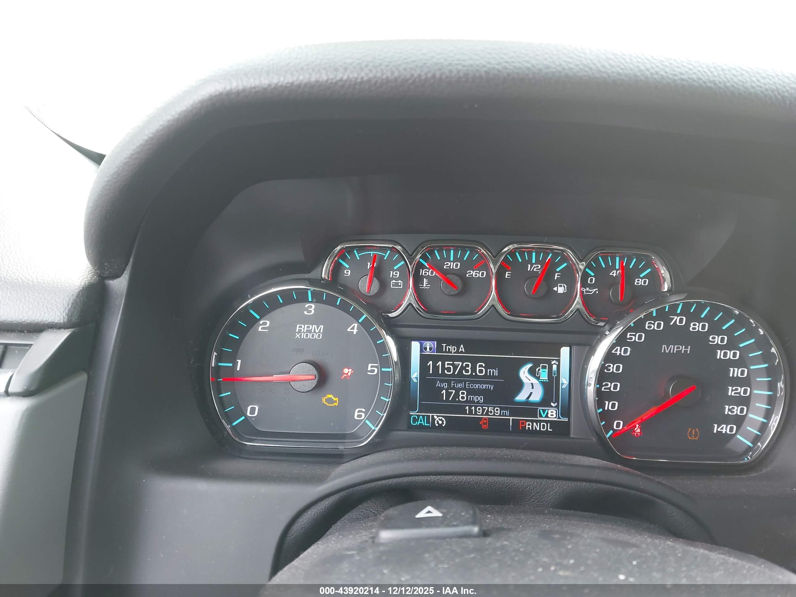 CHEVROLET SUBURBAN image 7