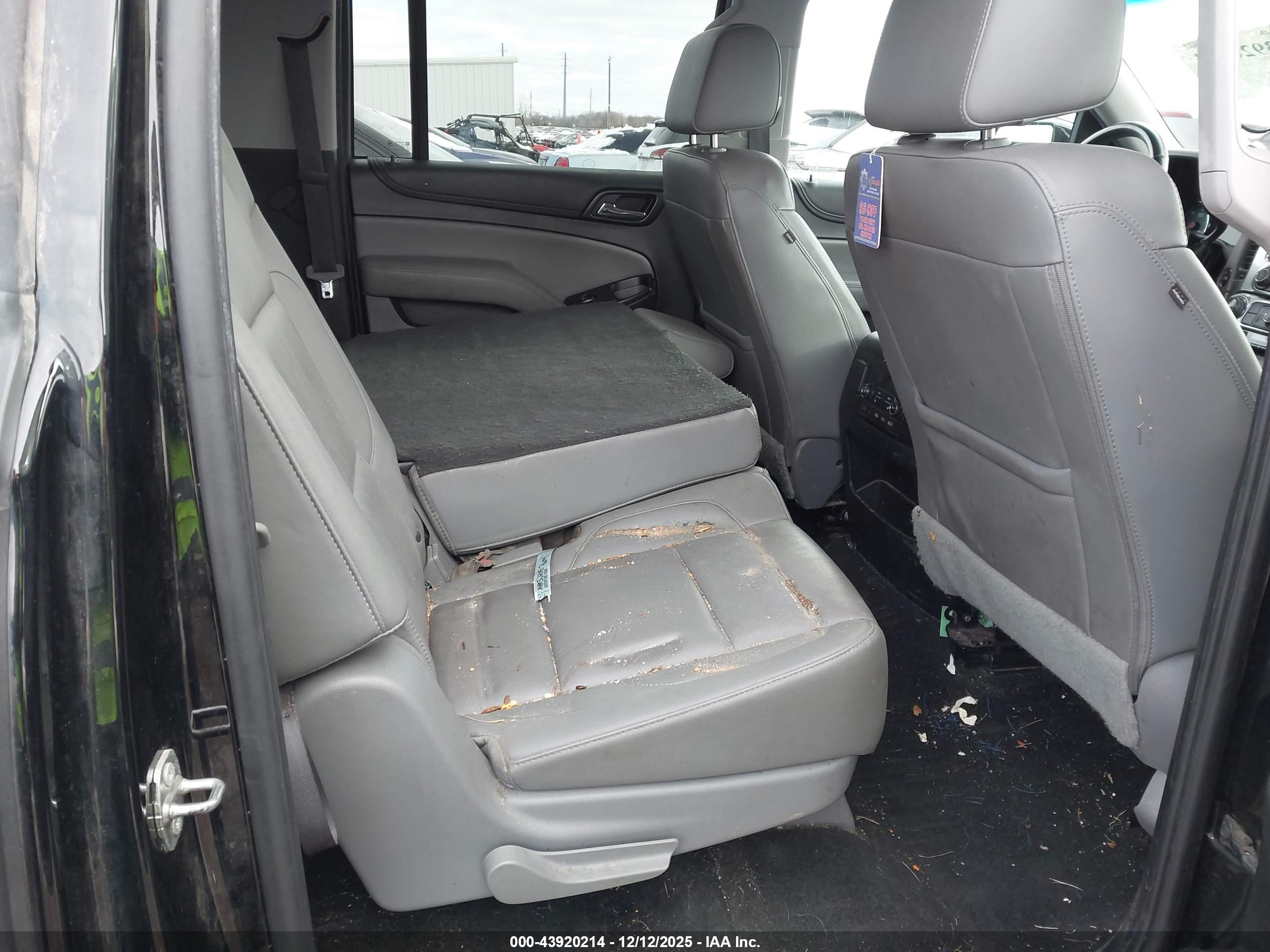 CHEVROLET SUBURBAN image 8
