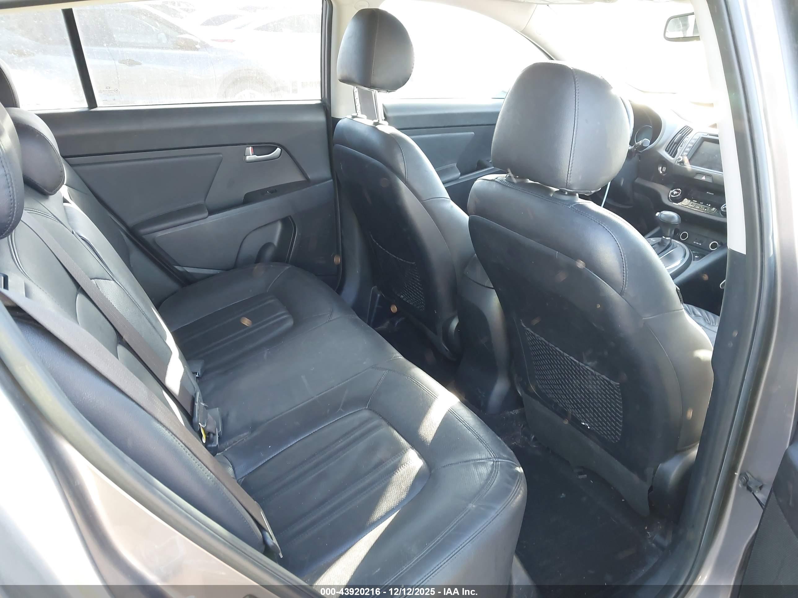 KIA SPORTAGE image 8