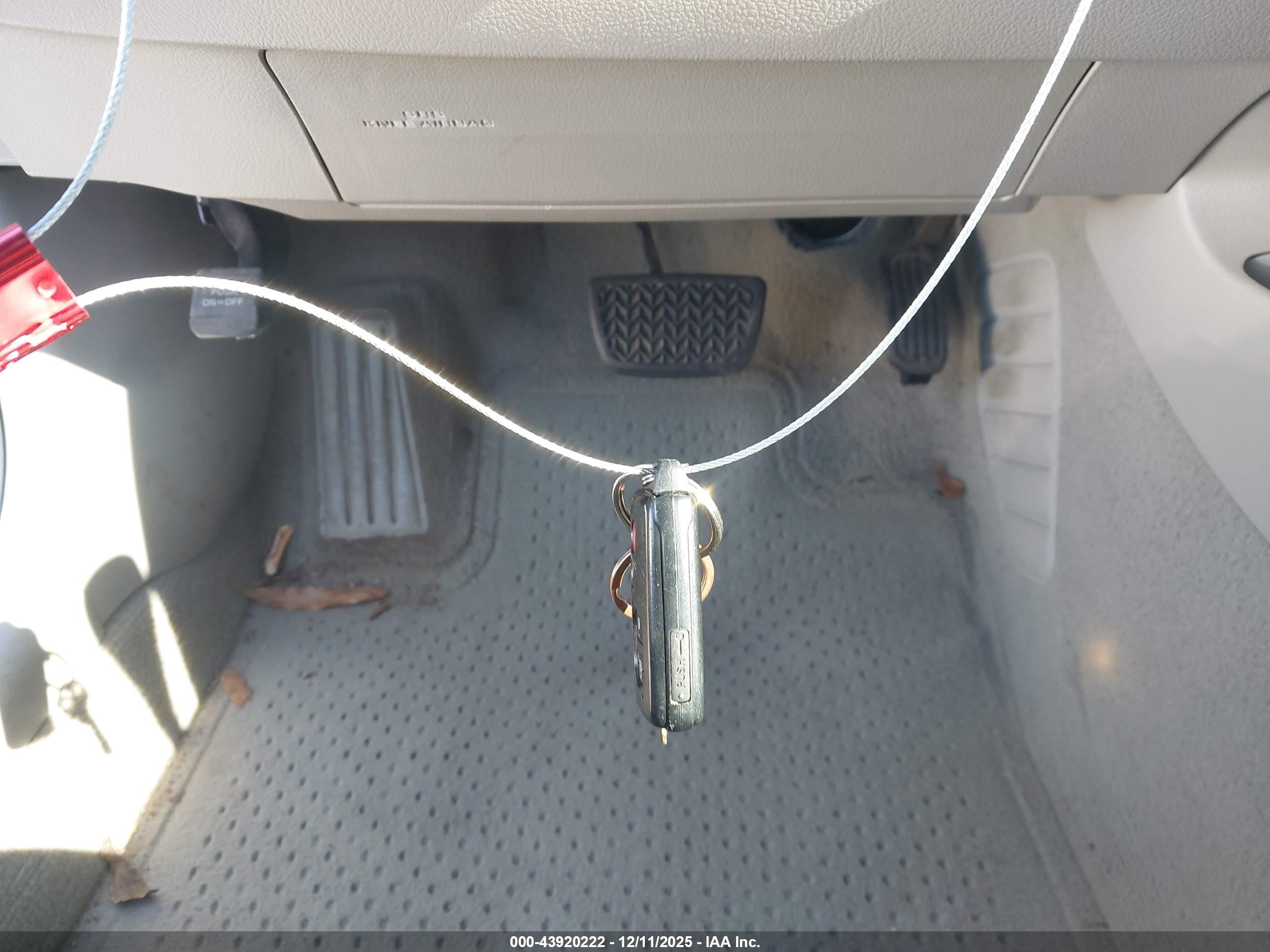 TOYOTA CAMRY image 11