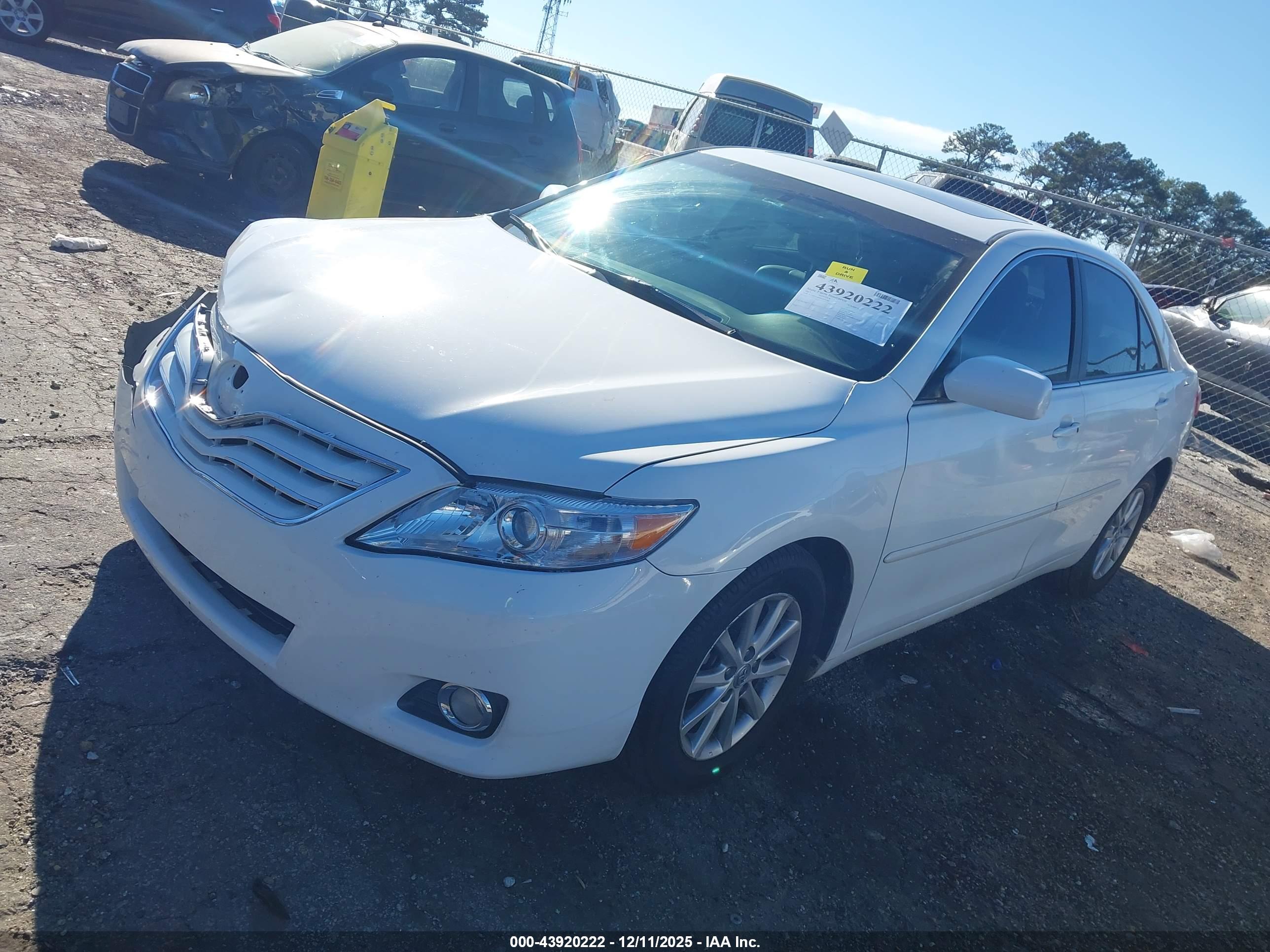 TOYOTA CAMRY image 2