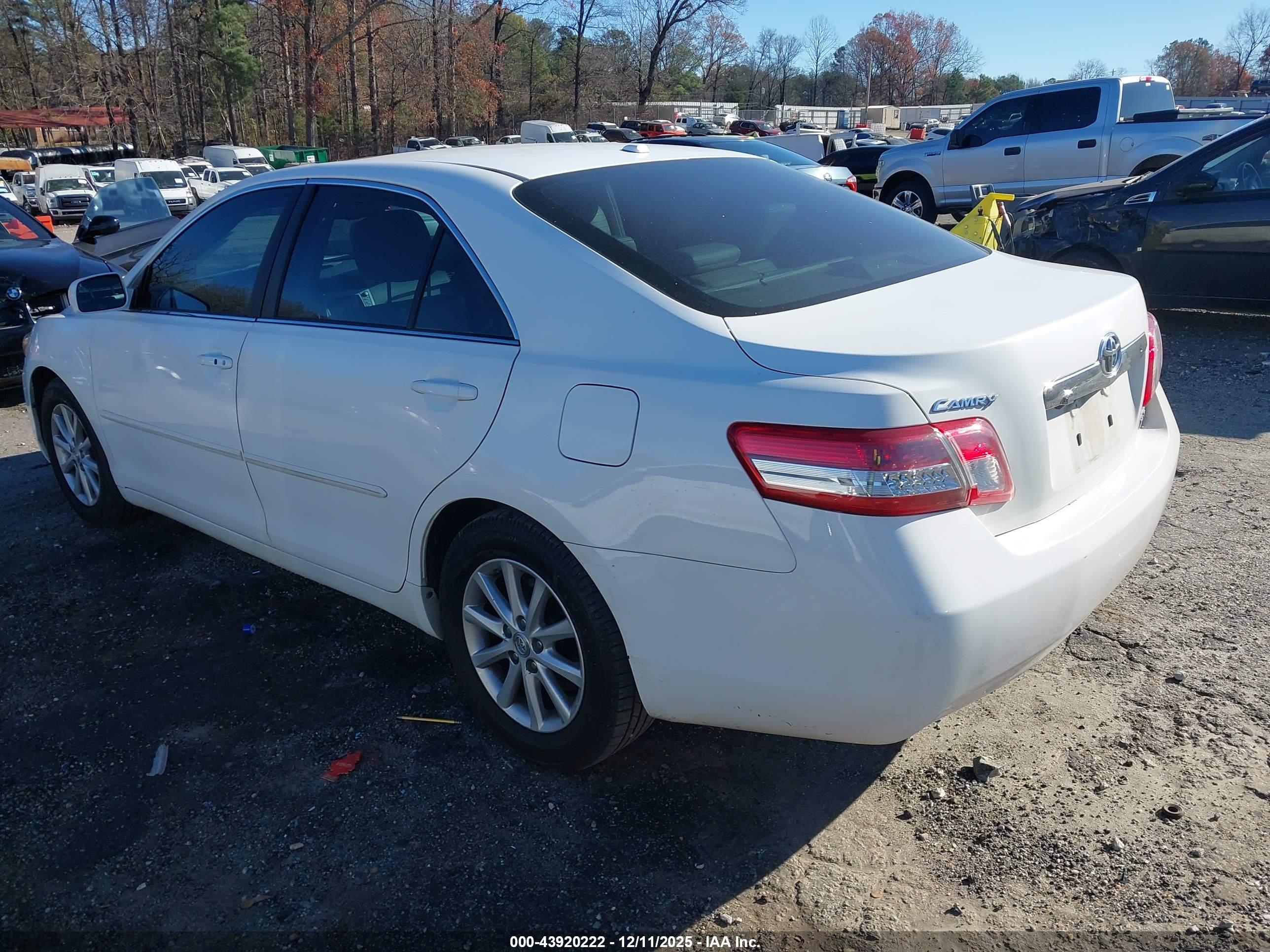 TOYOTA CAMRY image 3