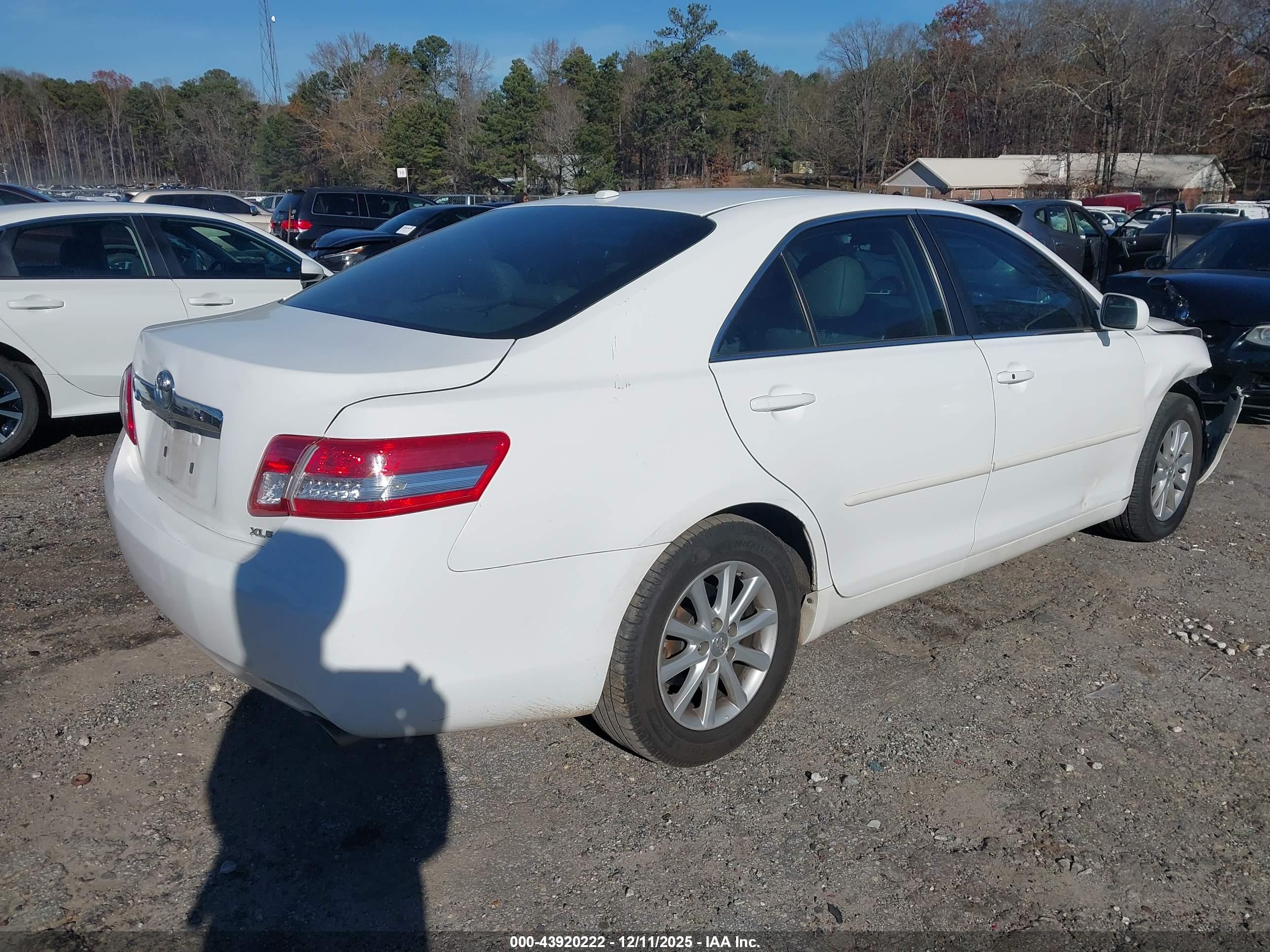 TOYOTA CAMRY image 4
