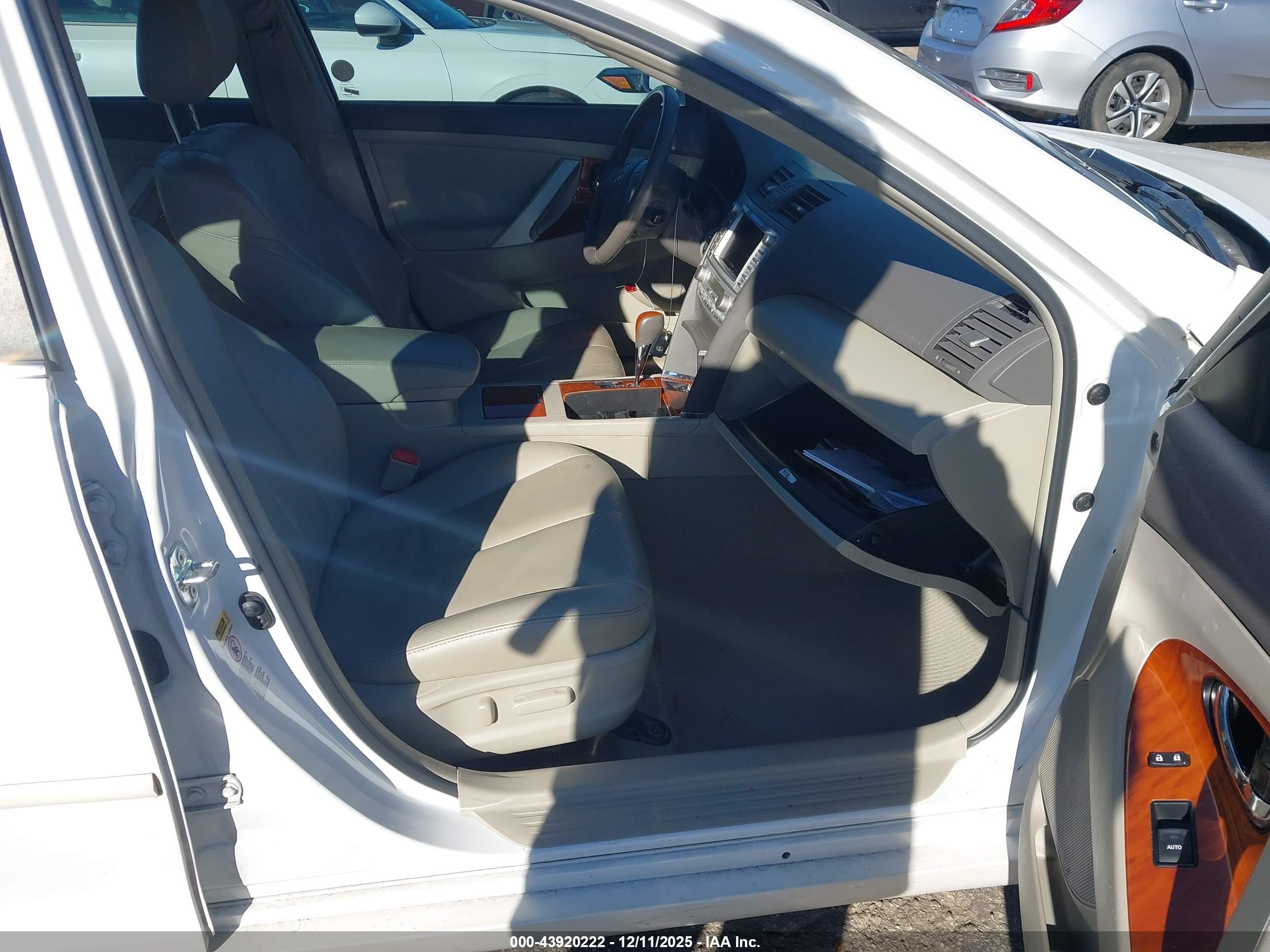 TOYOTA CAMRY image 5