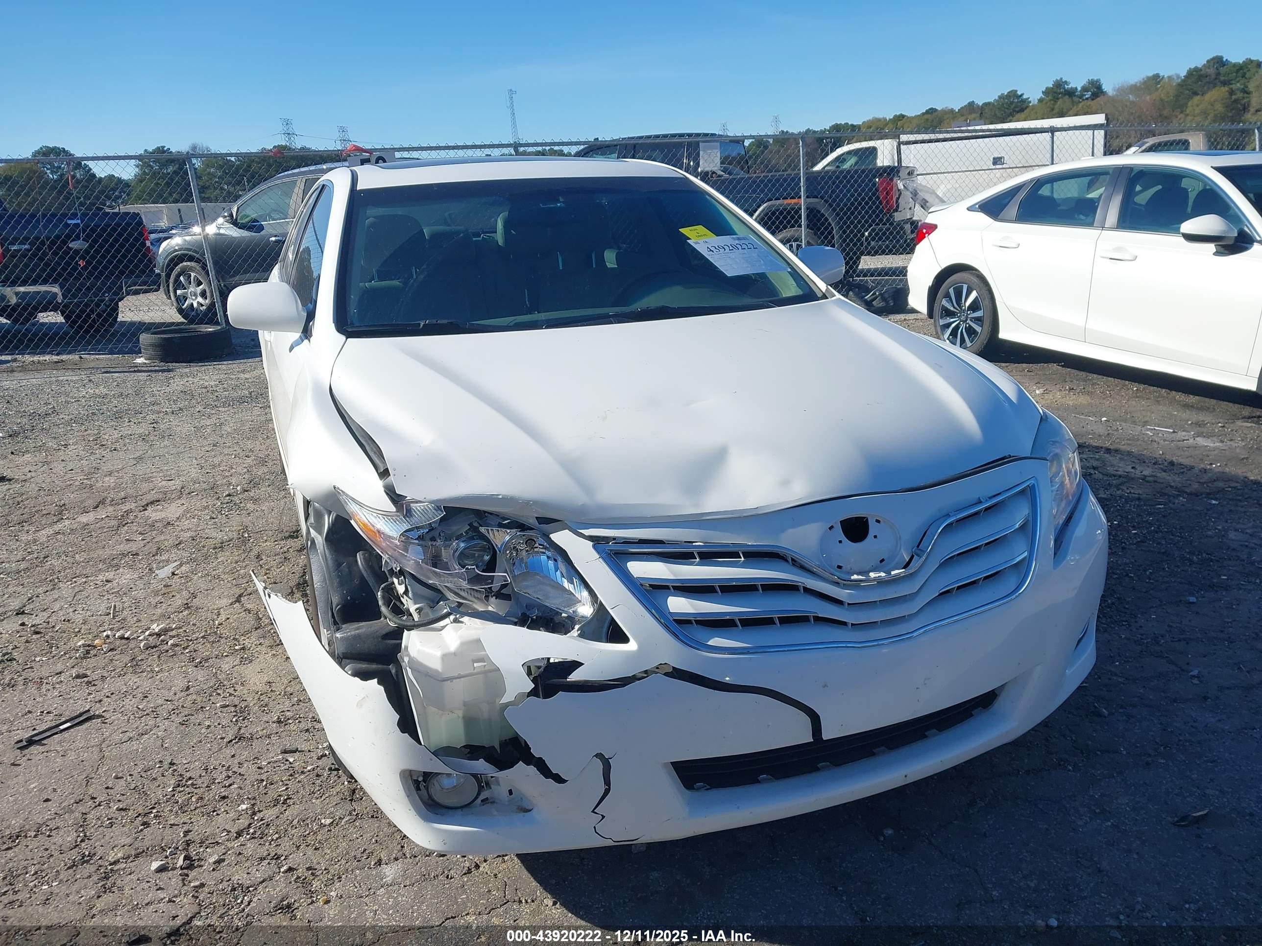 TOYOTA CAMRY image 6