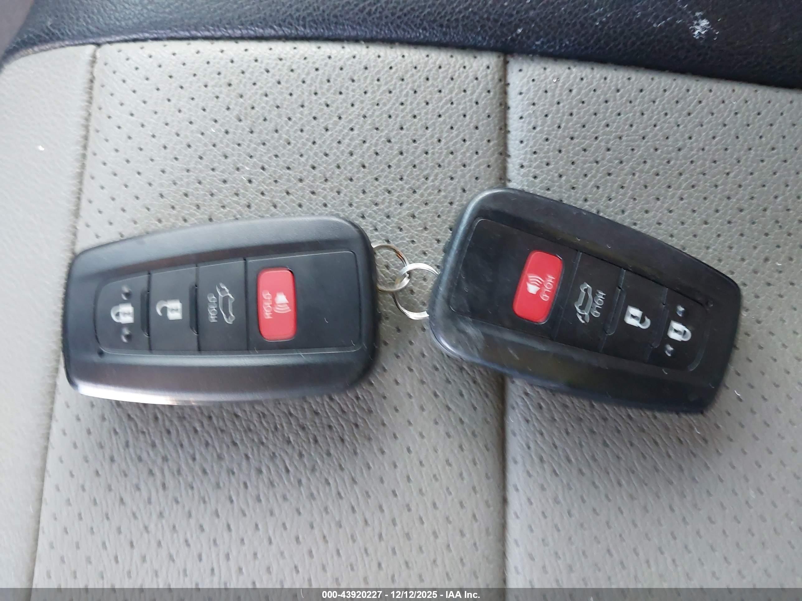TOYOTA RAV4 image 11