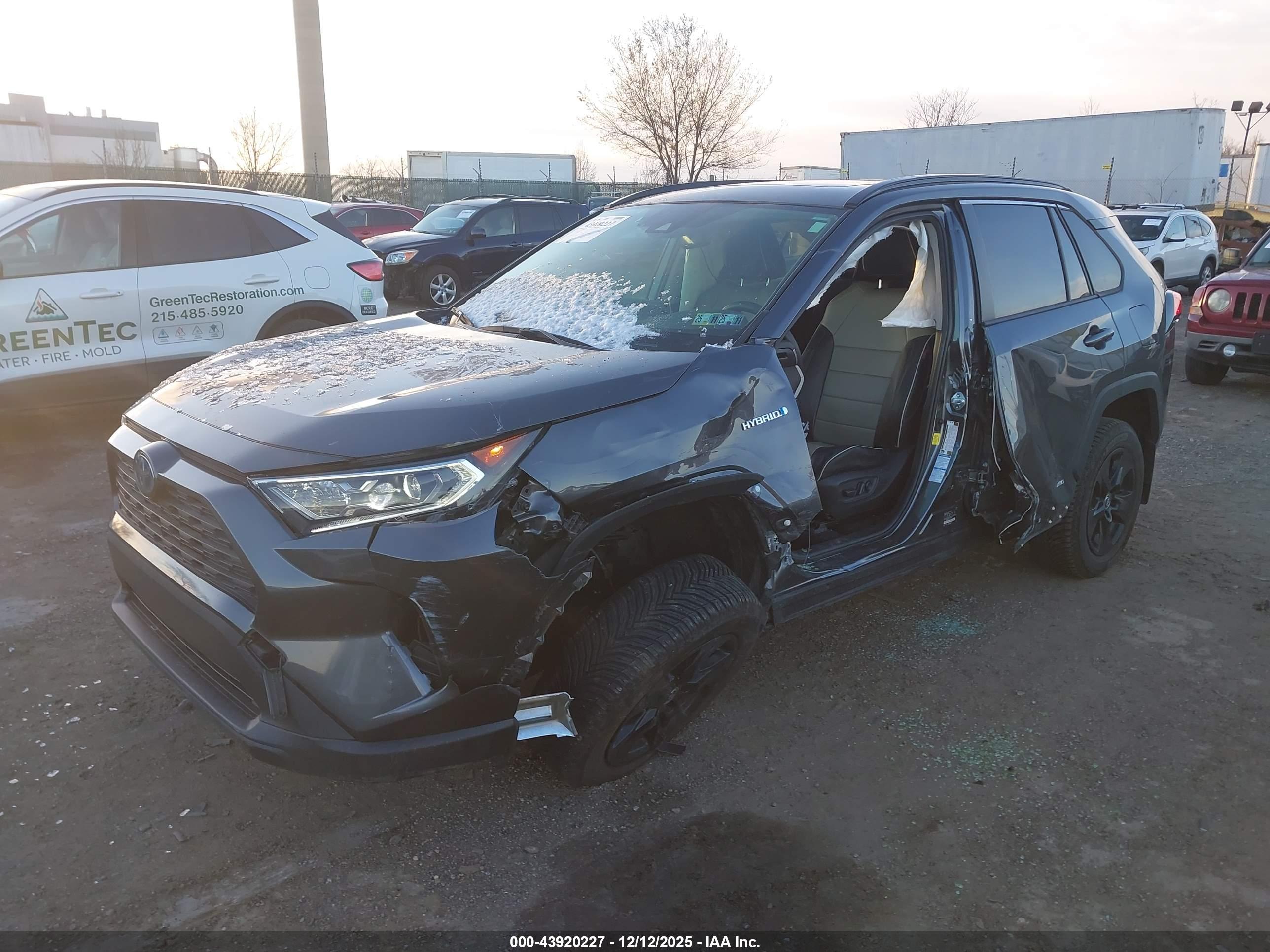 TOYOTA RAV4 image 2