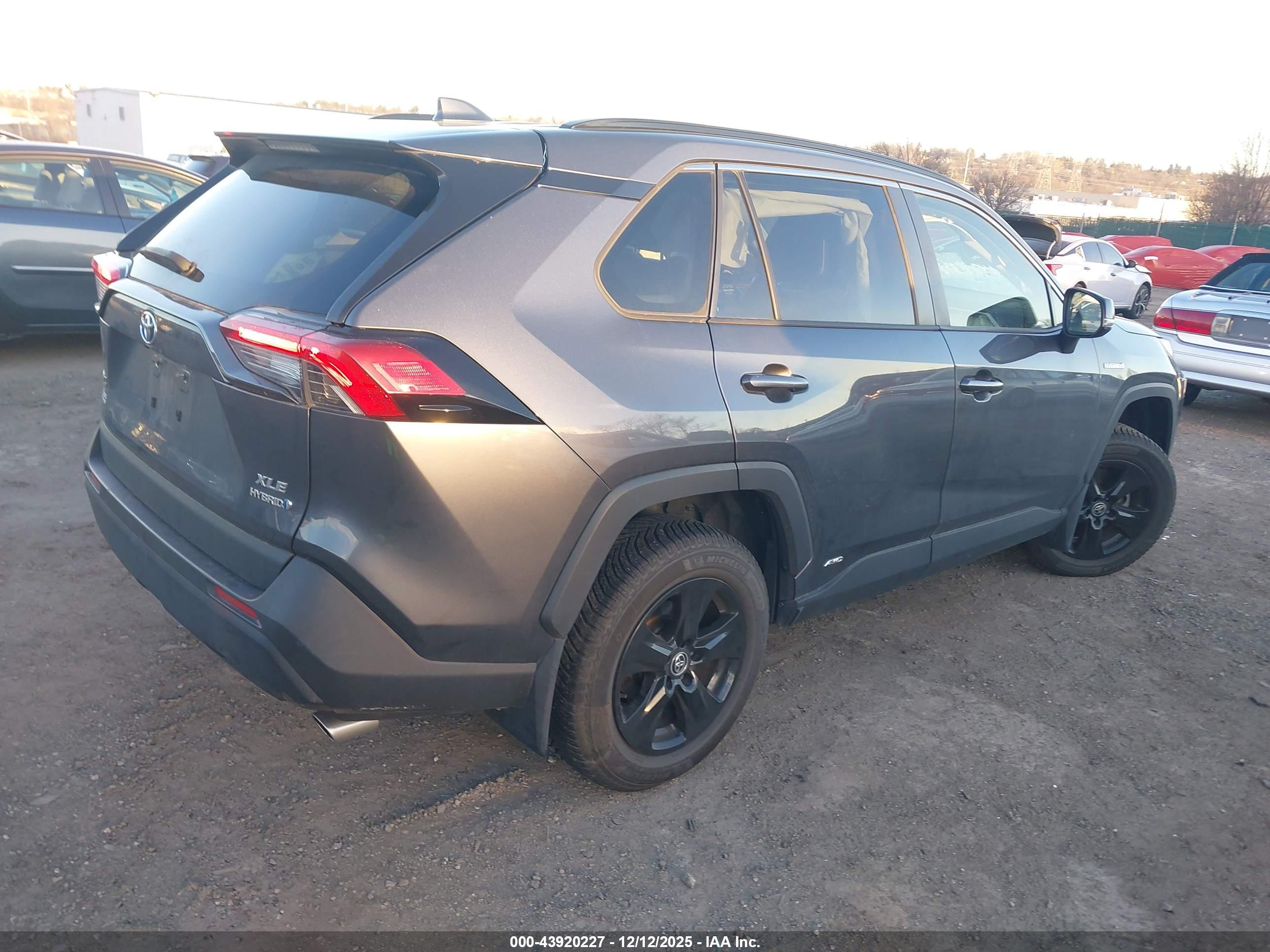 TOYOTA RAV4 image 4