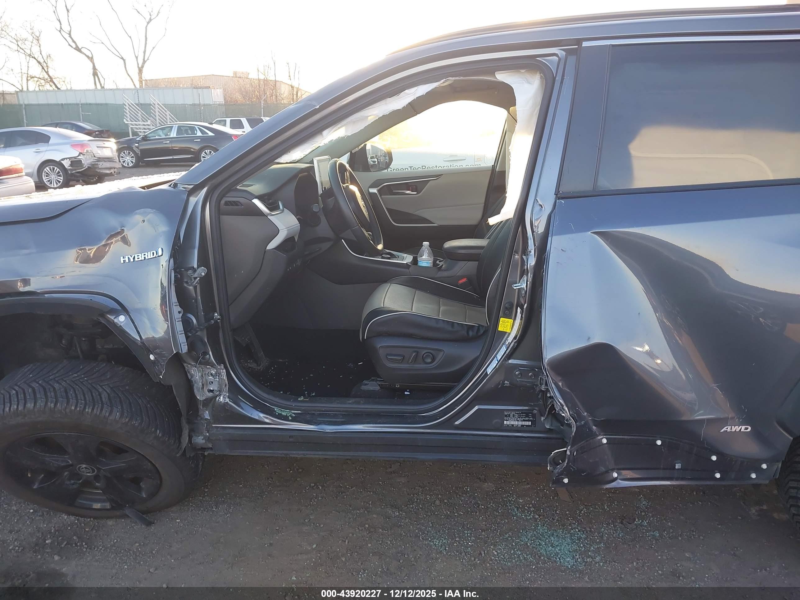 TOYOTA RAV4 image 6