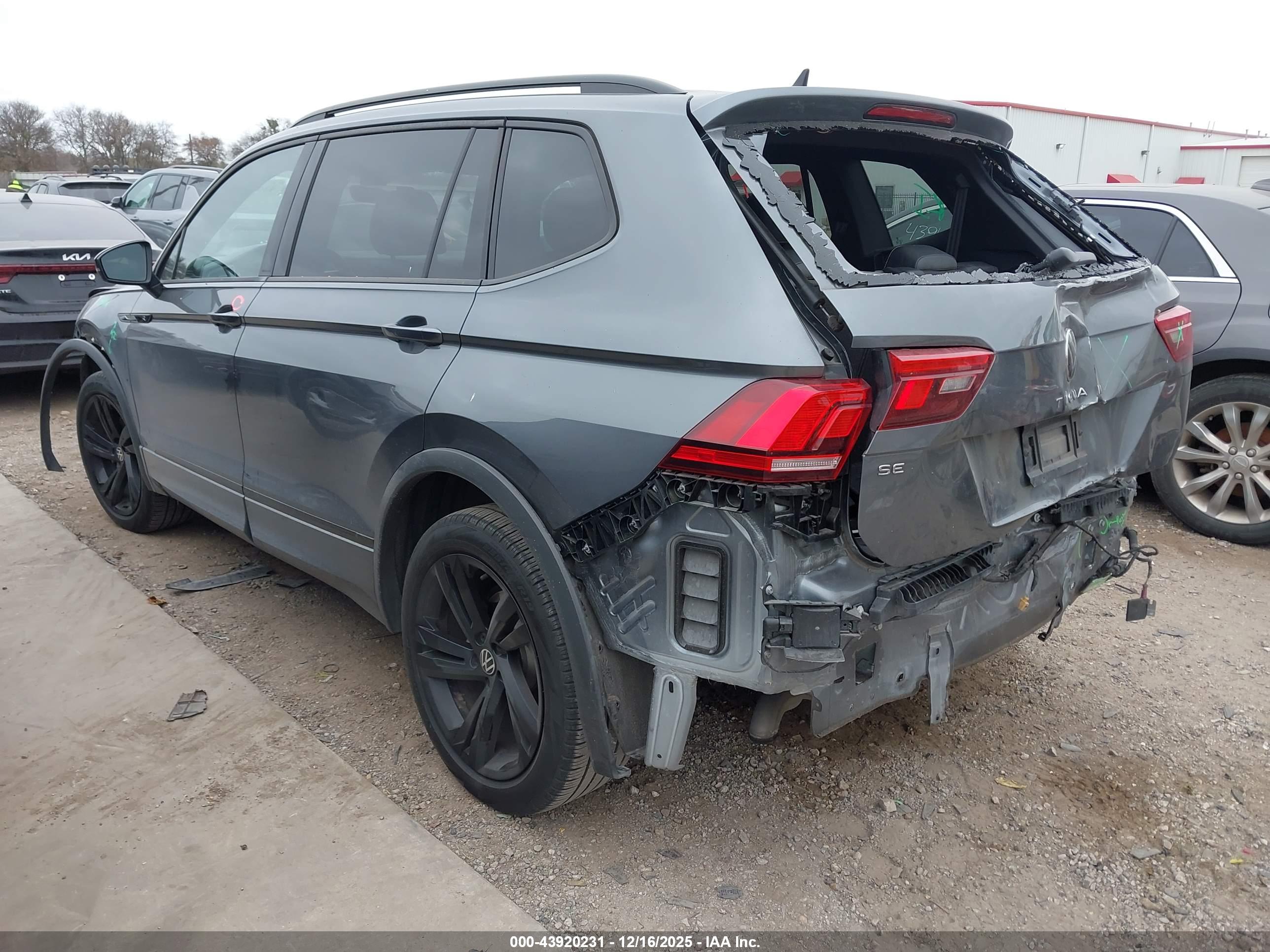 VOLKSWAGEN TIGUAN image 3