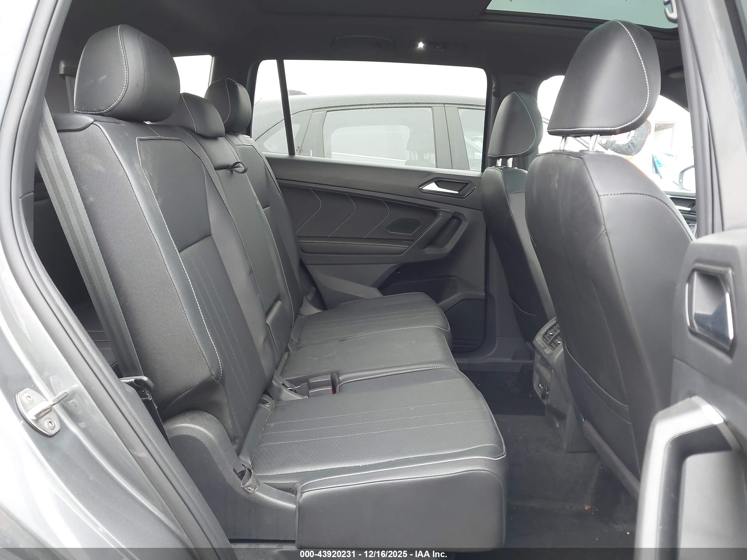 VOLKSWAGEN TIGUAN image 8