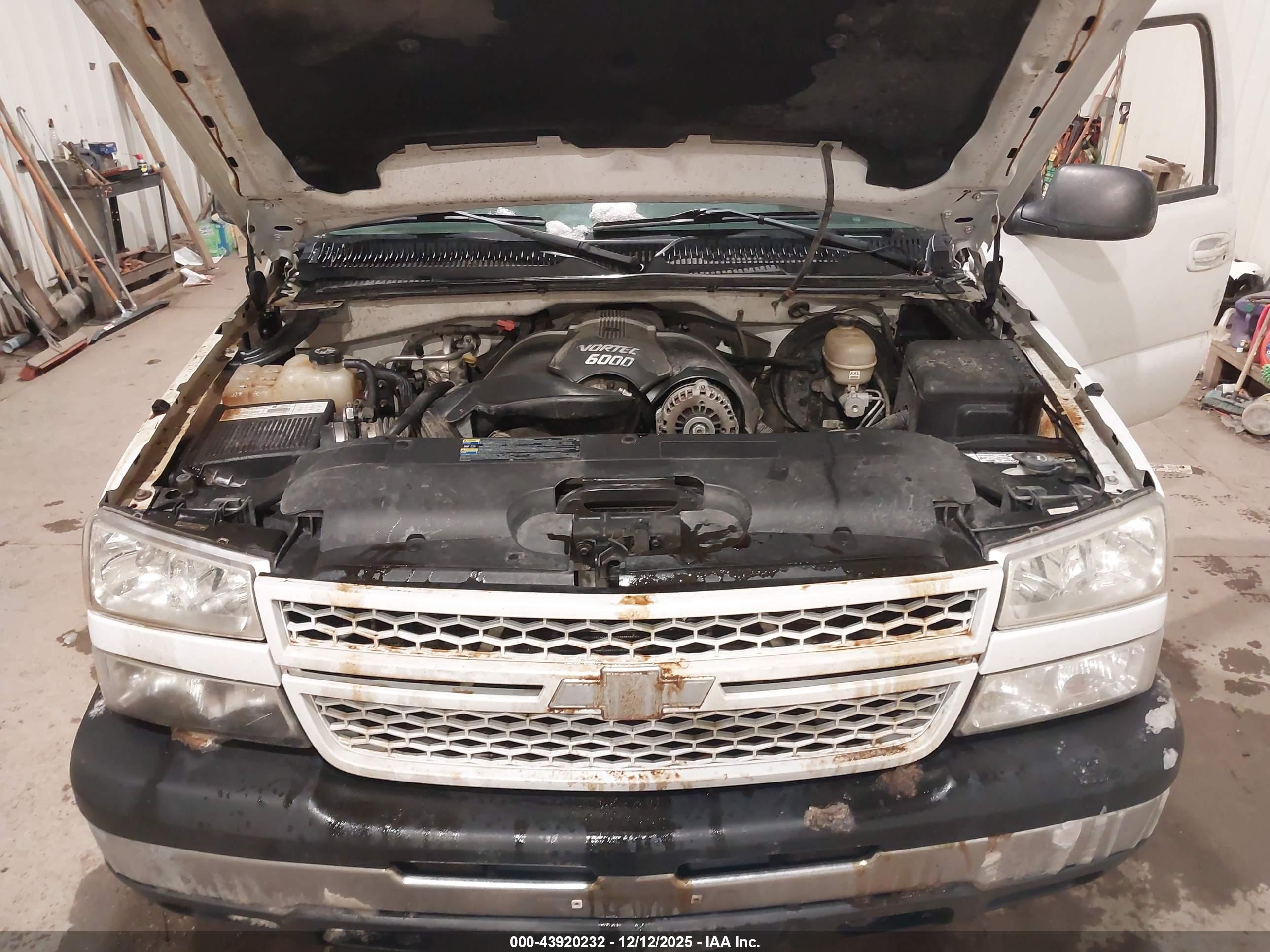 CHEVROLET SILVERADO image 10