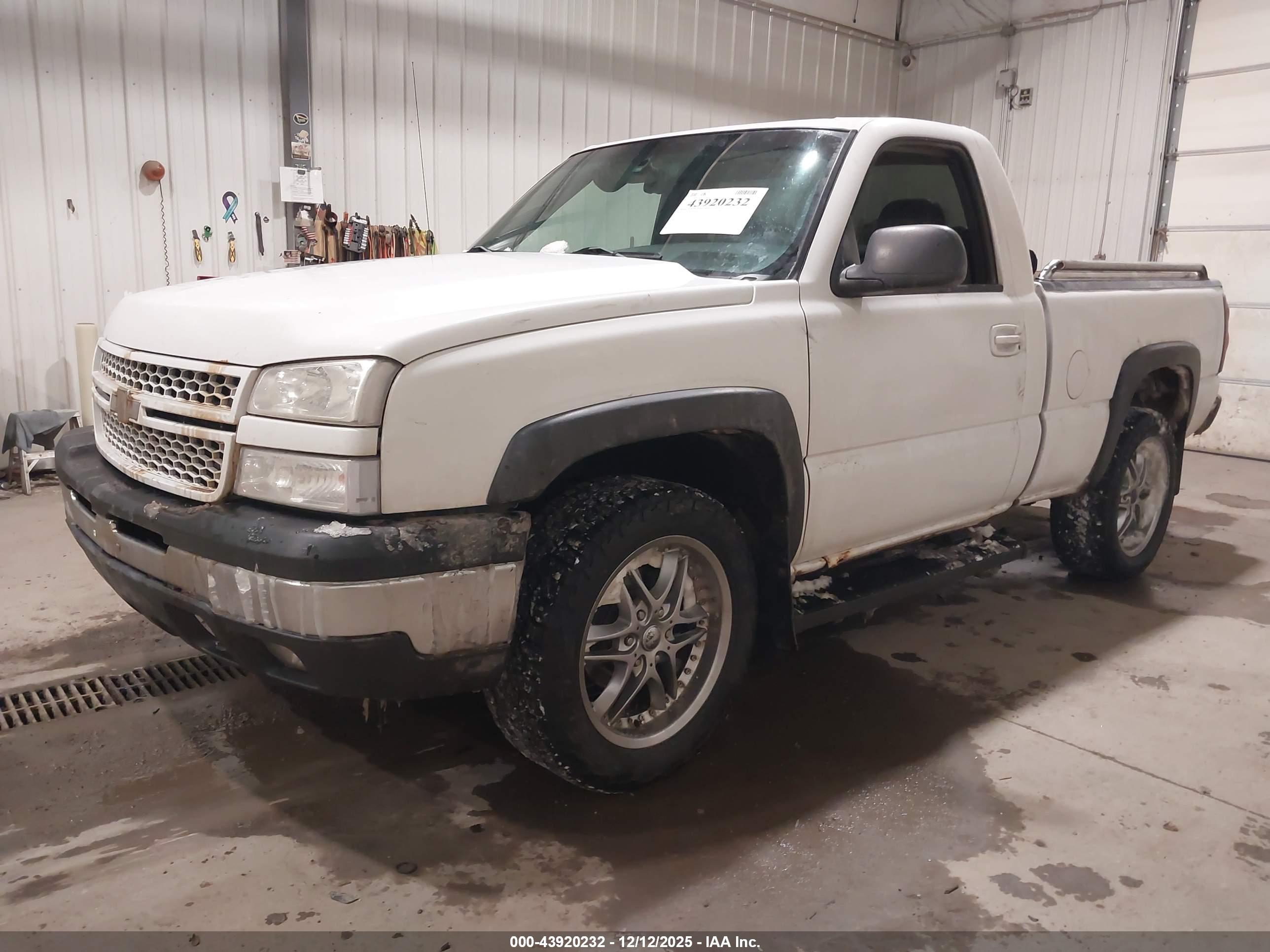 CHEVROLET SILVERADO image 2