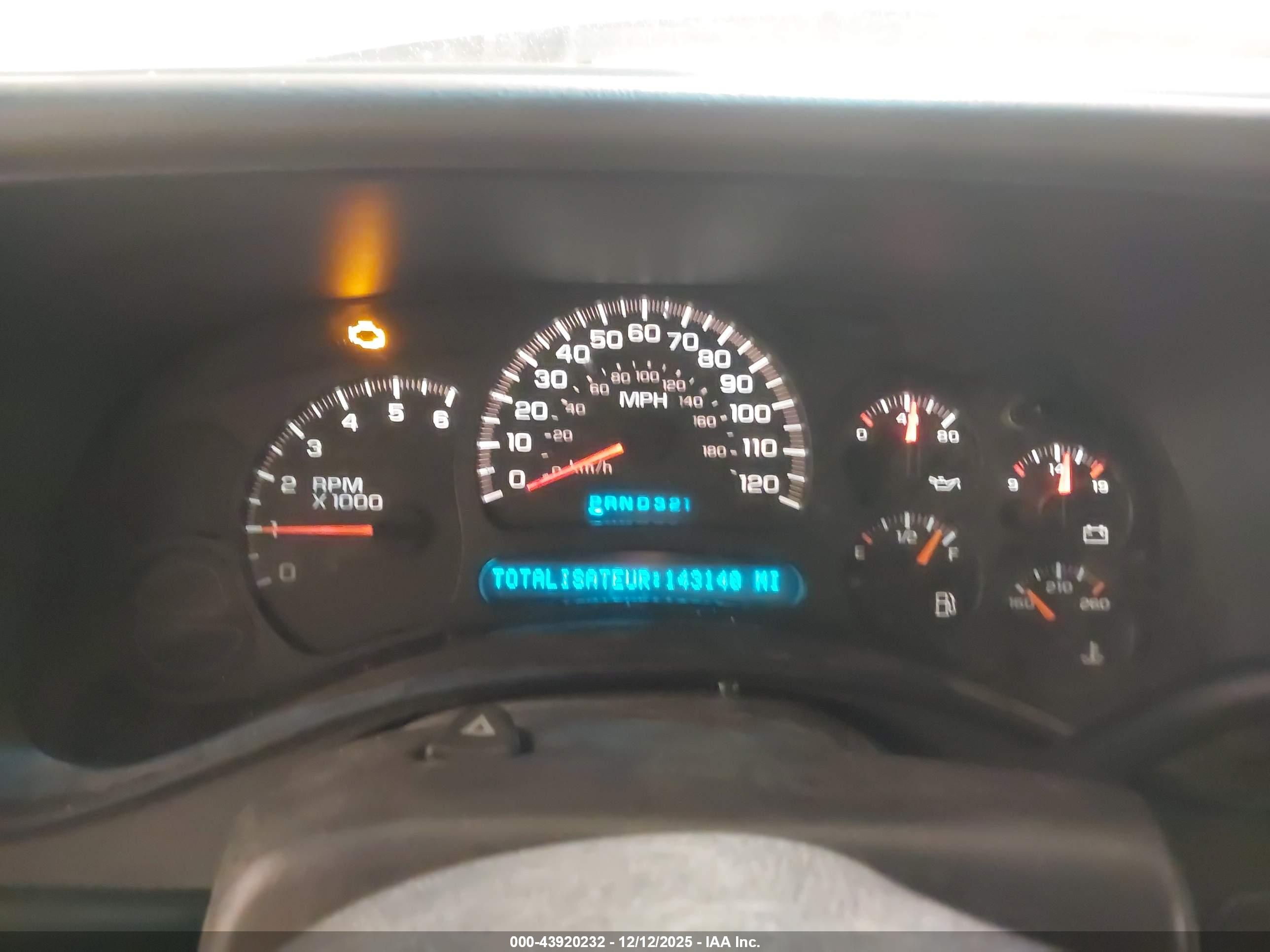 CHEVROLET SILVERADO image 7