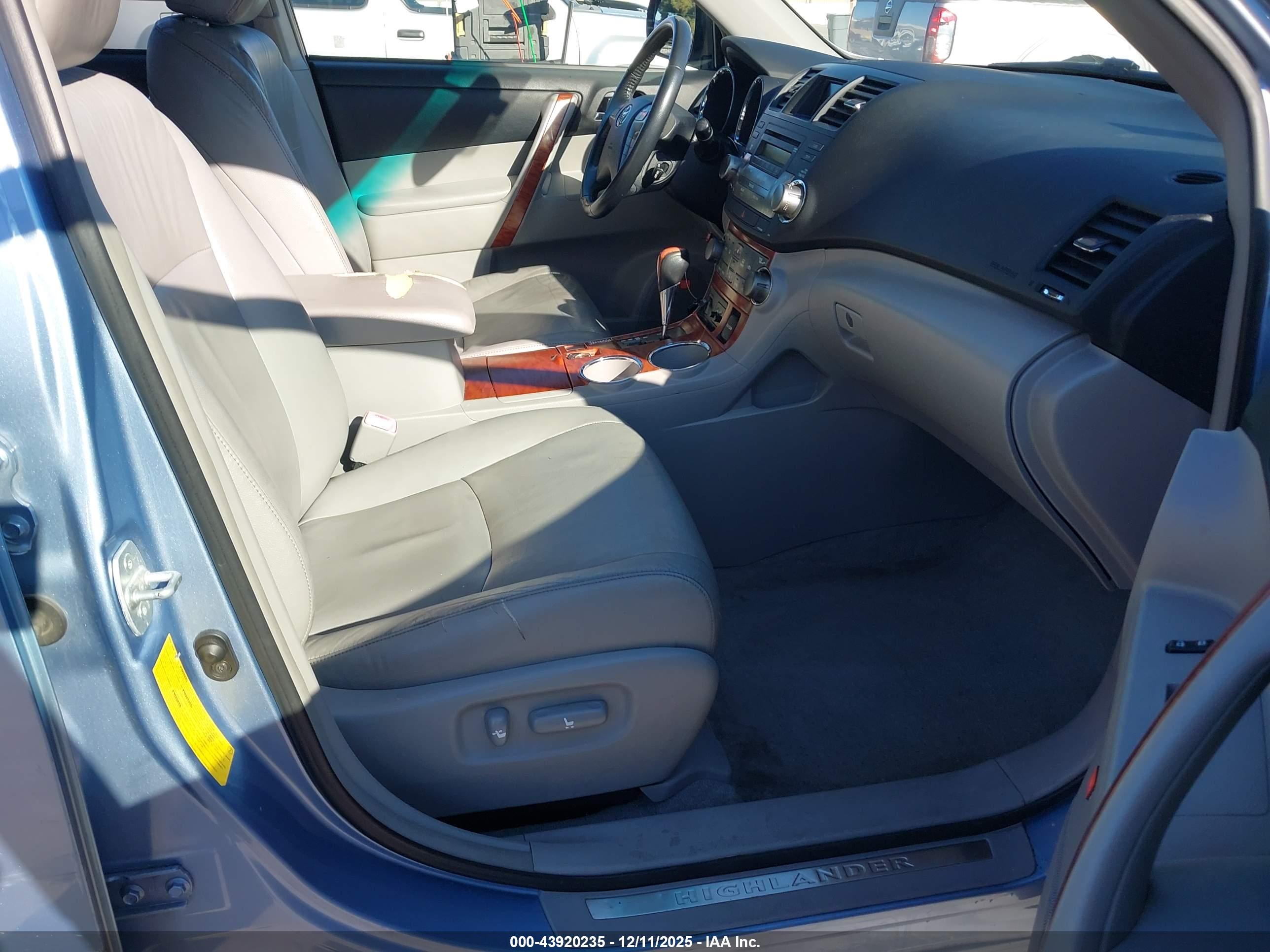 TOYOTA HIGHLANDER image 5