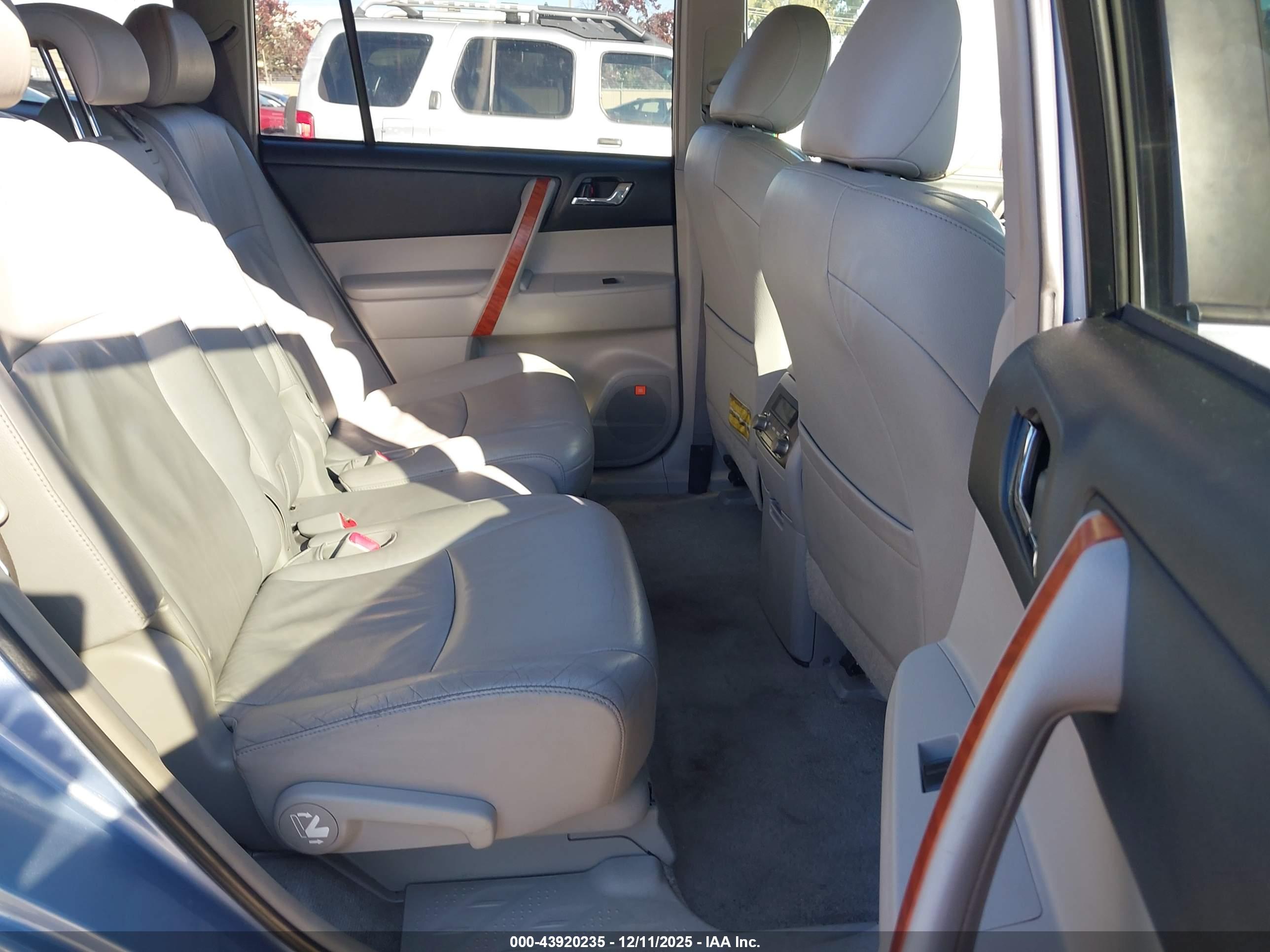 TOYOTA HIGHLANDER image 8