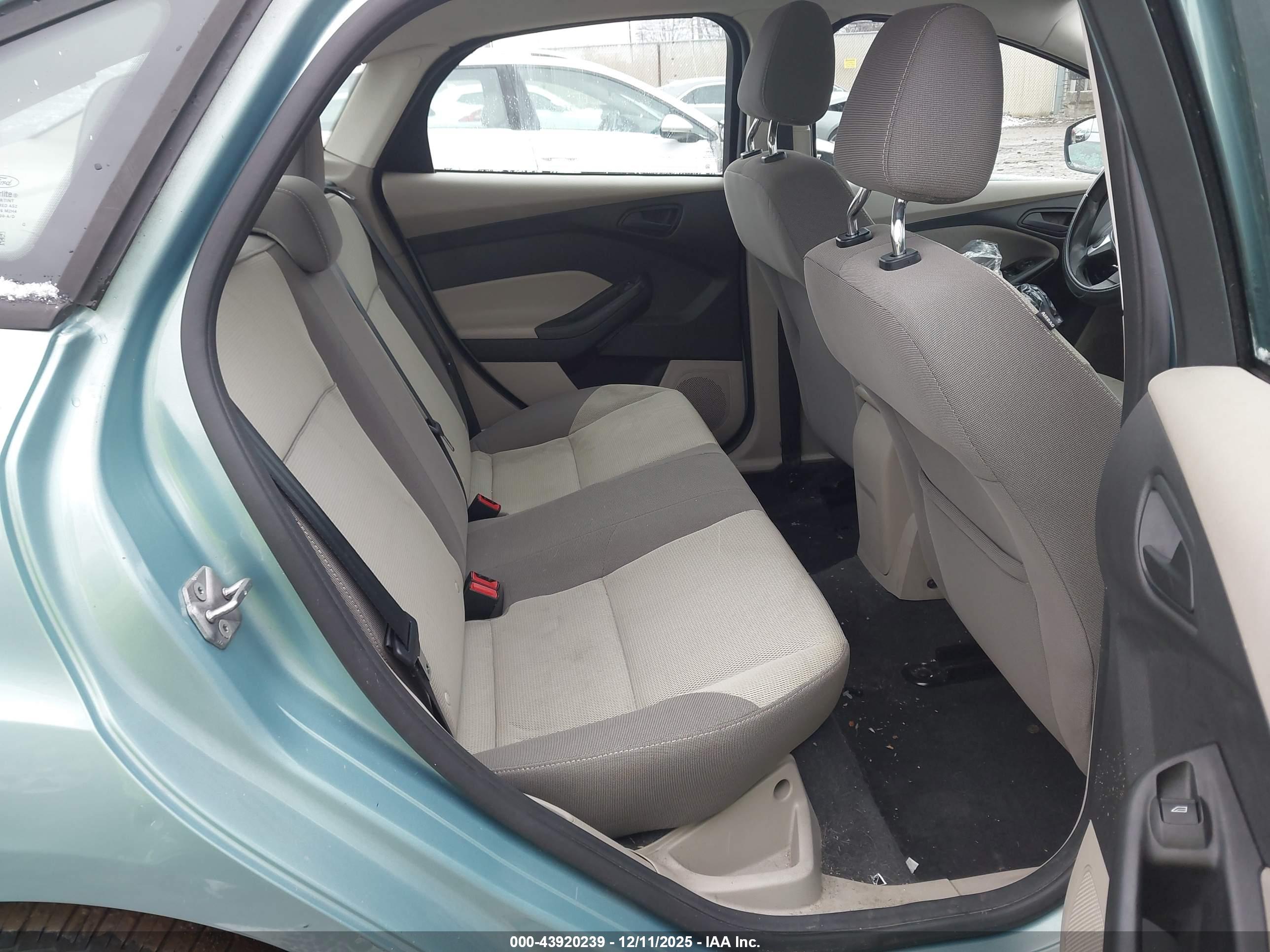 FORD FOCUS image 8