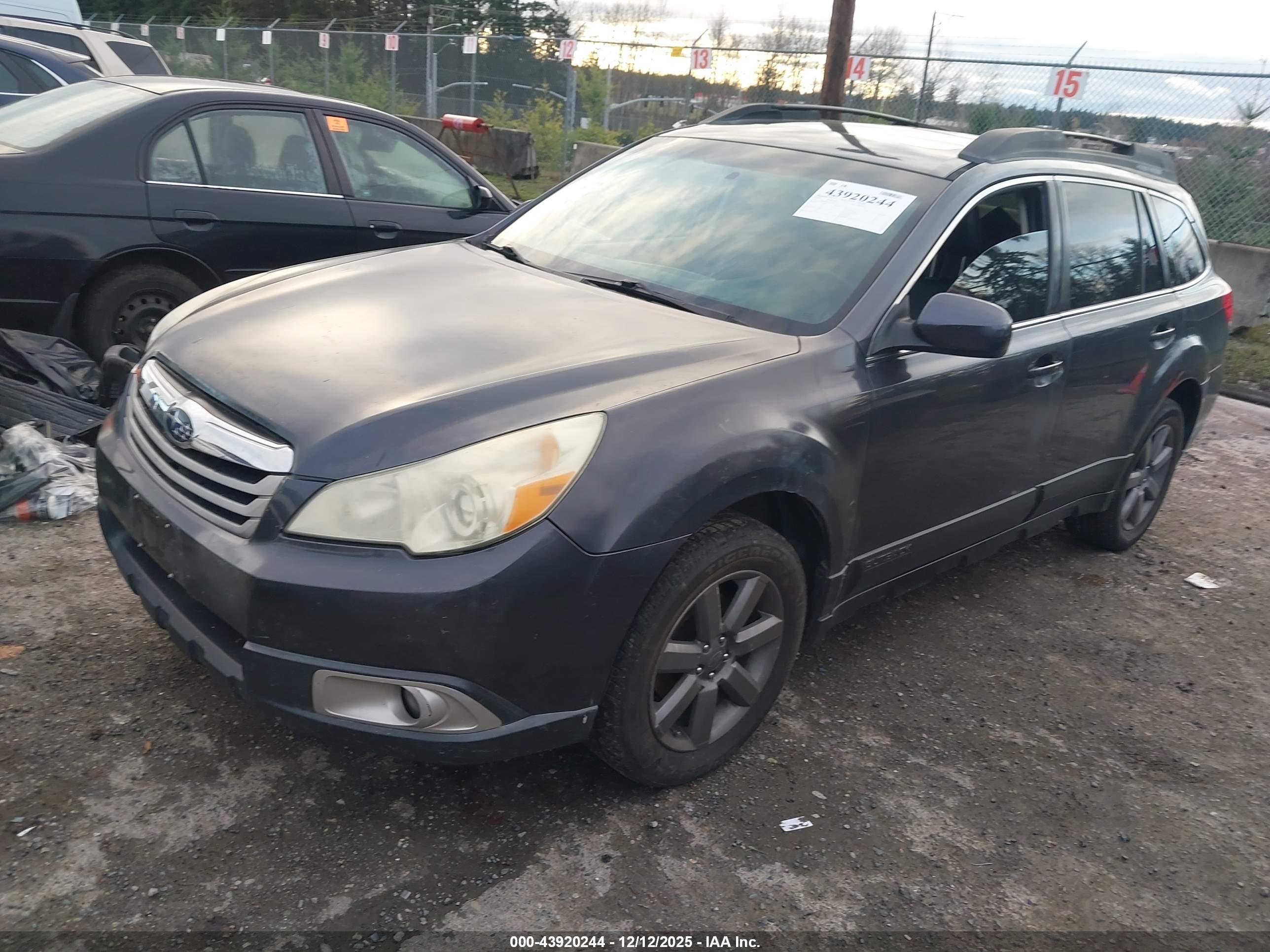 SUBARU OUTBACK image 2