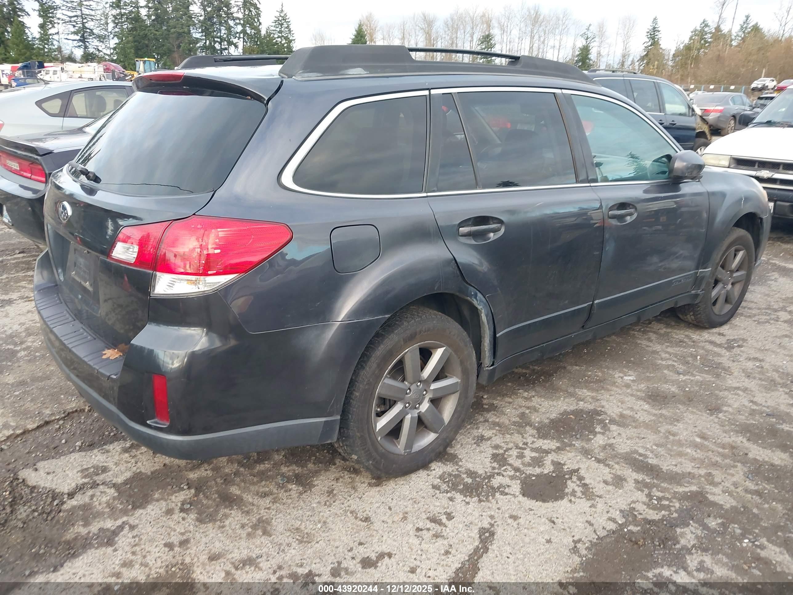 SUBARU OUTBACK image 4