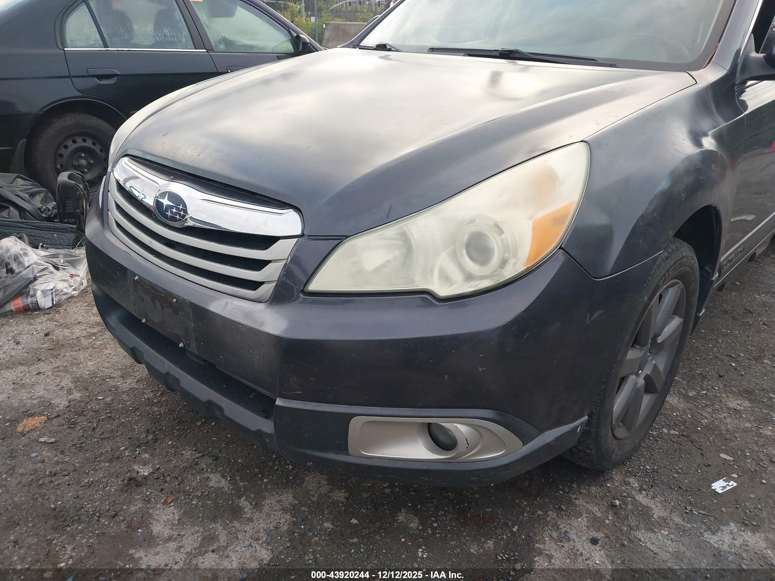 SUBARU OUTBACK image 6