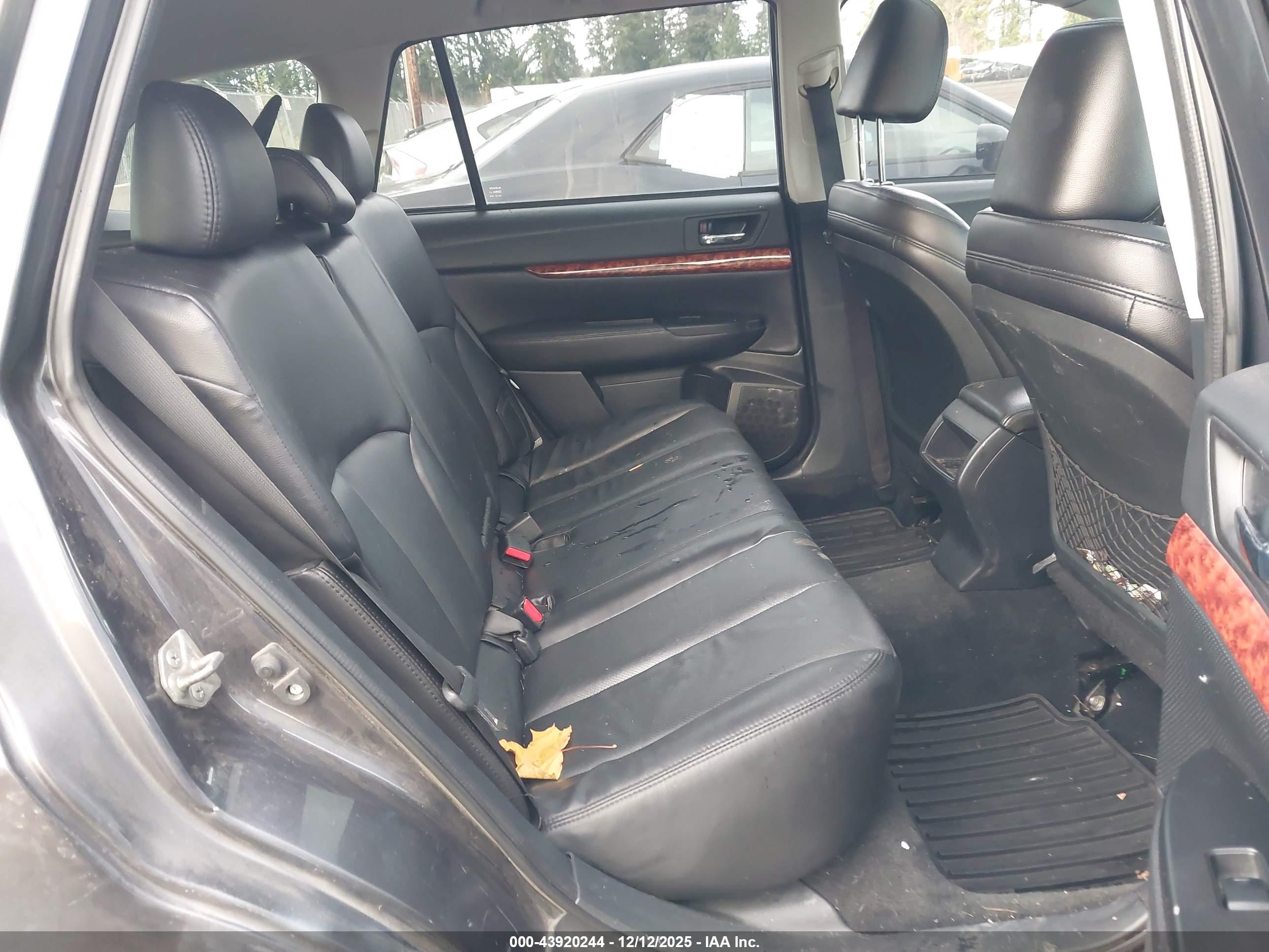 SUBARU OUTBACK image 8