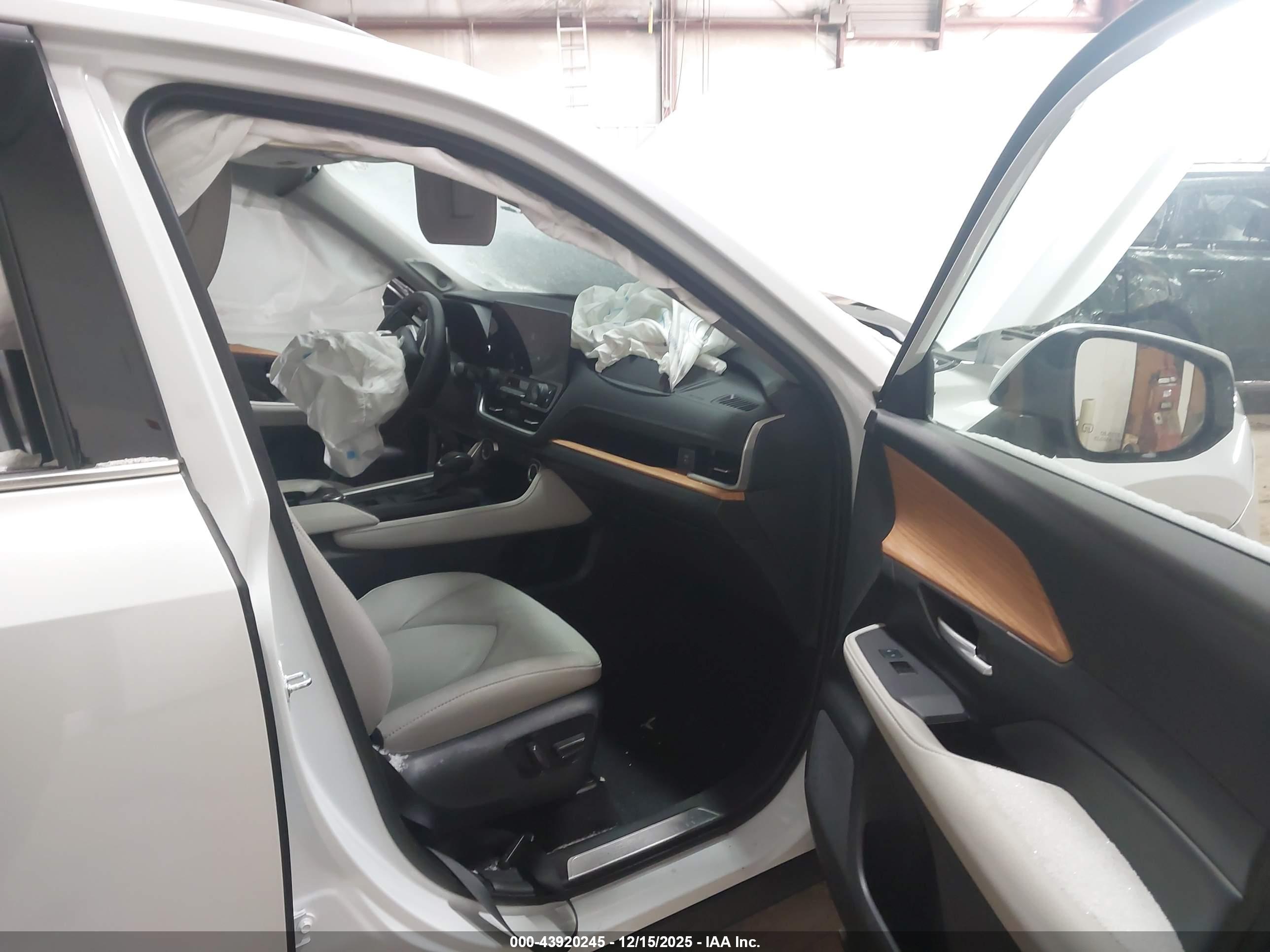 TOYOTA GRAND image 5