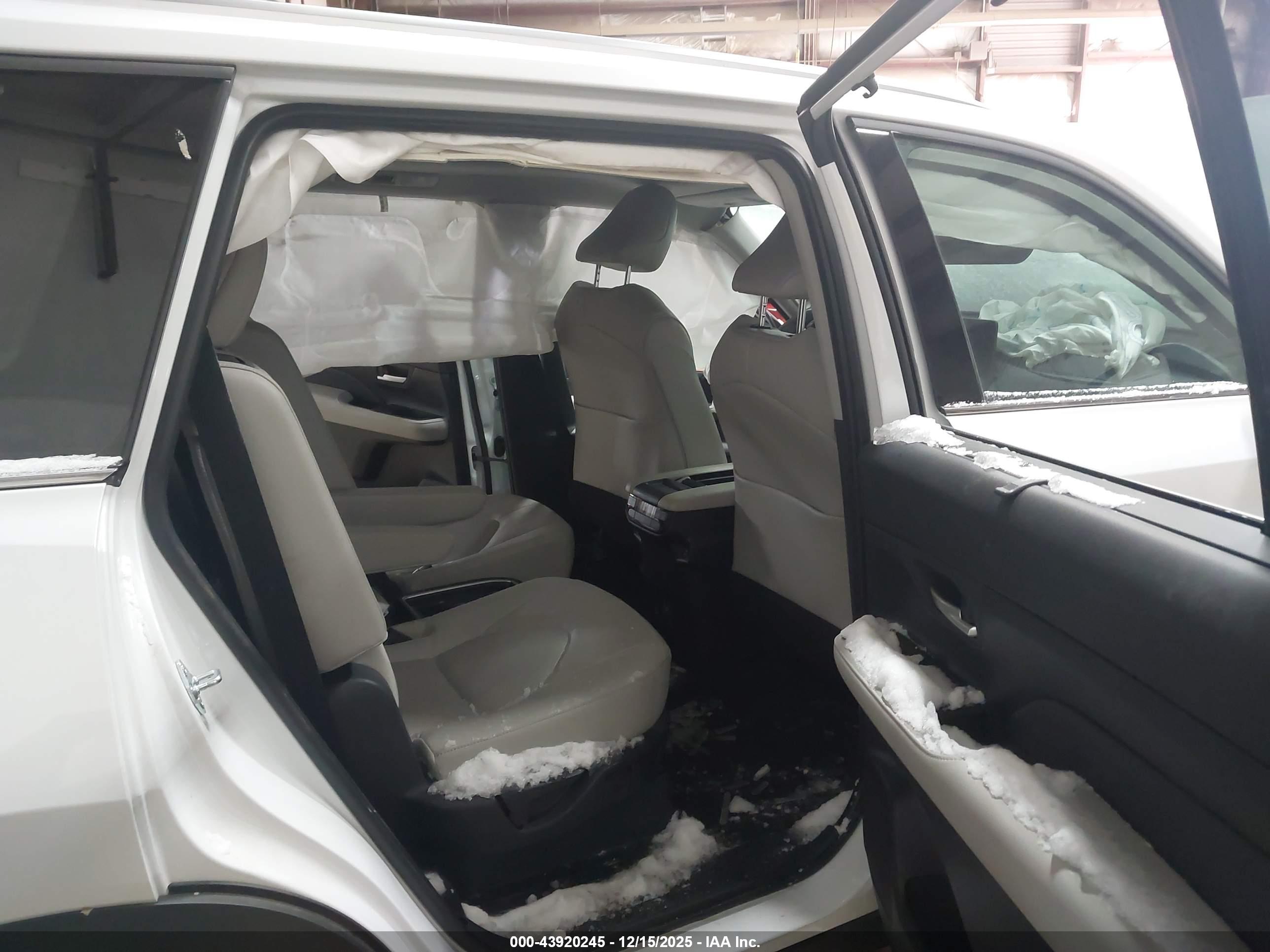 TOYOTA GRAND image 8