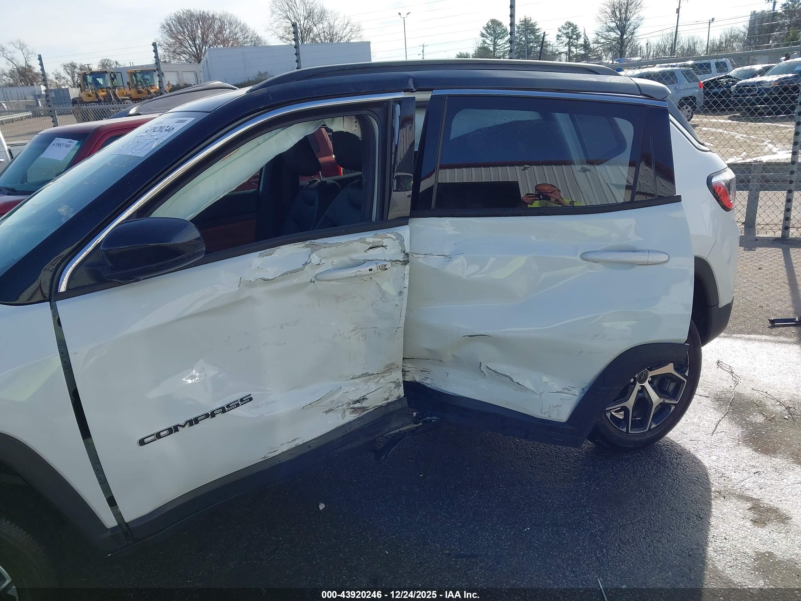 JEEP COMPASS image 6