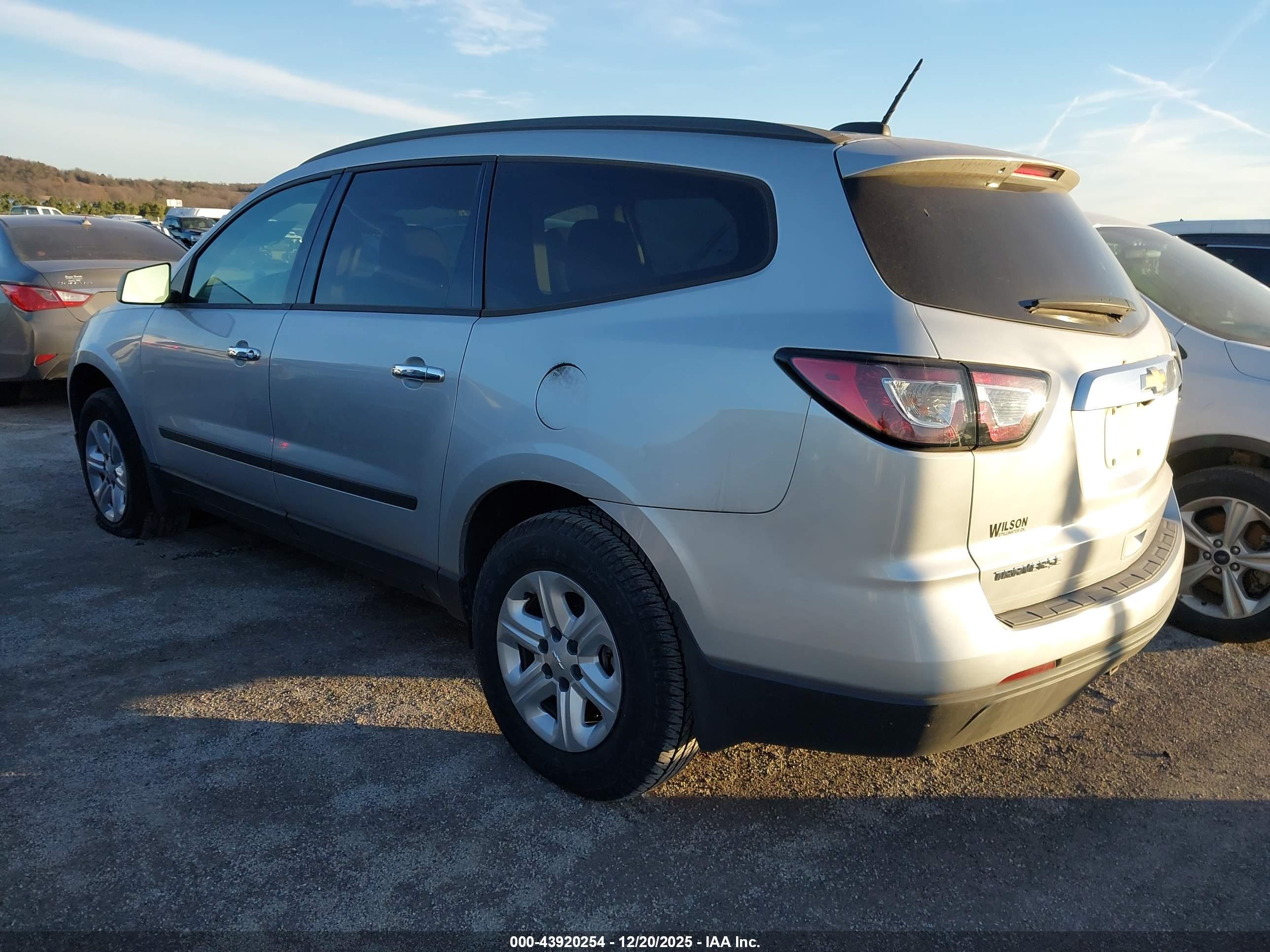 CHEVROLET TRAVERSE image 3