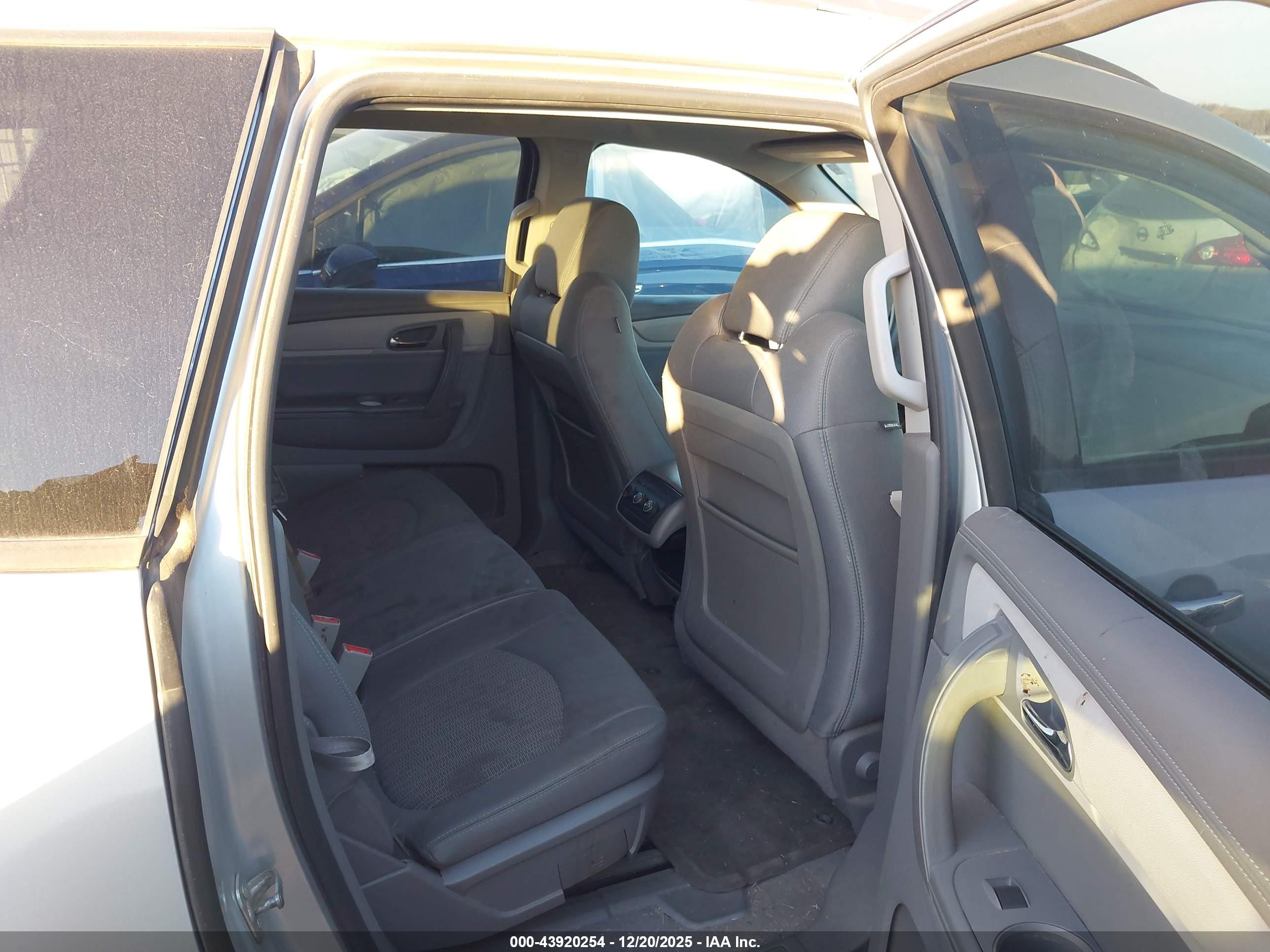 CHEVROLET TRAVERSE image 8