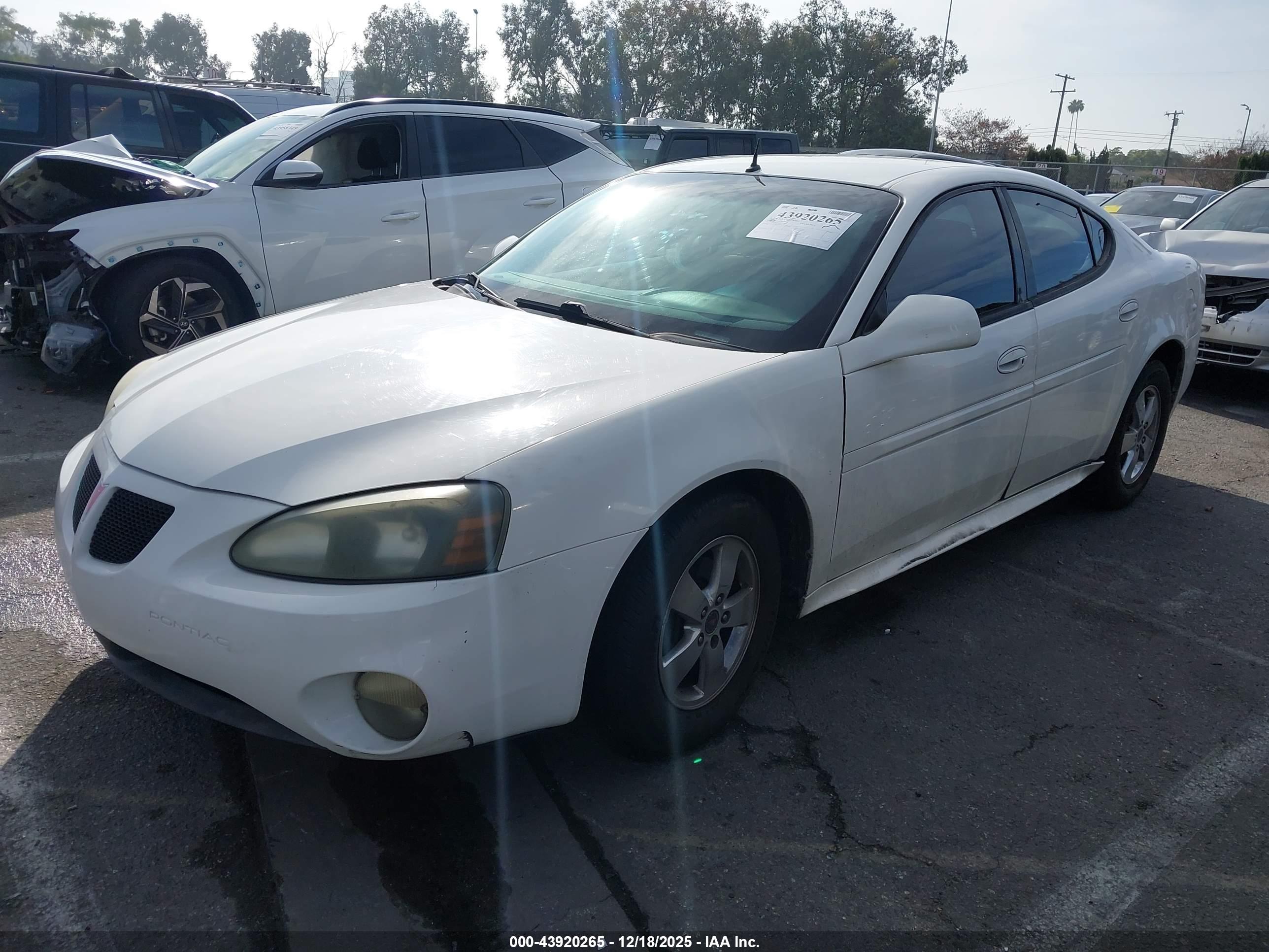 PONTIAC GRAND image 2