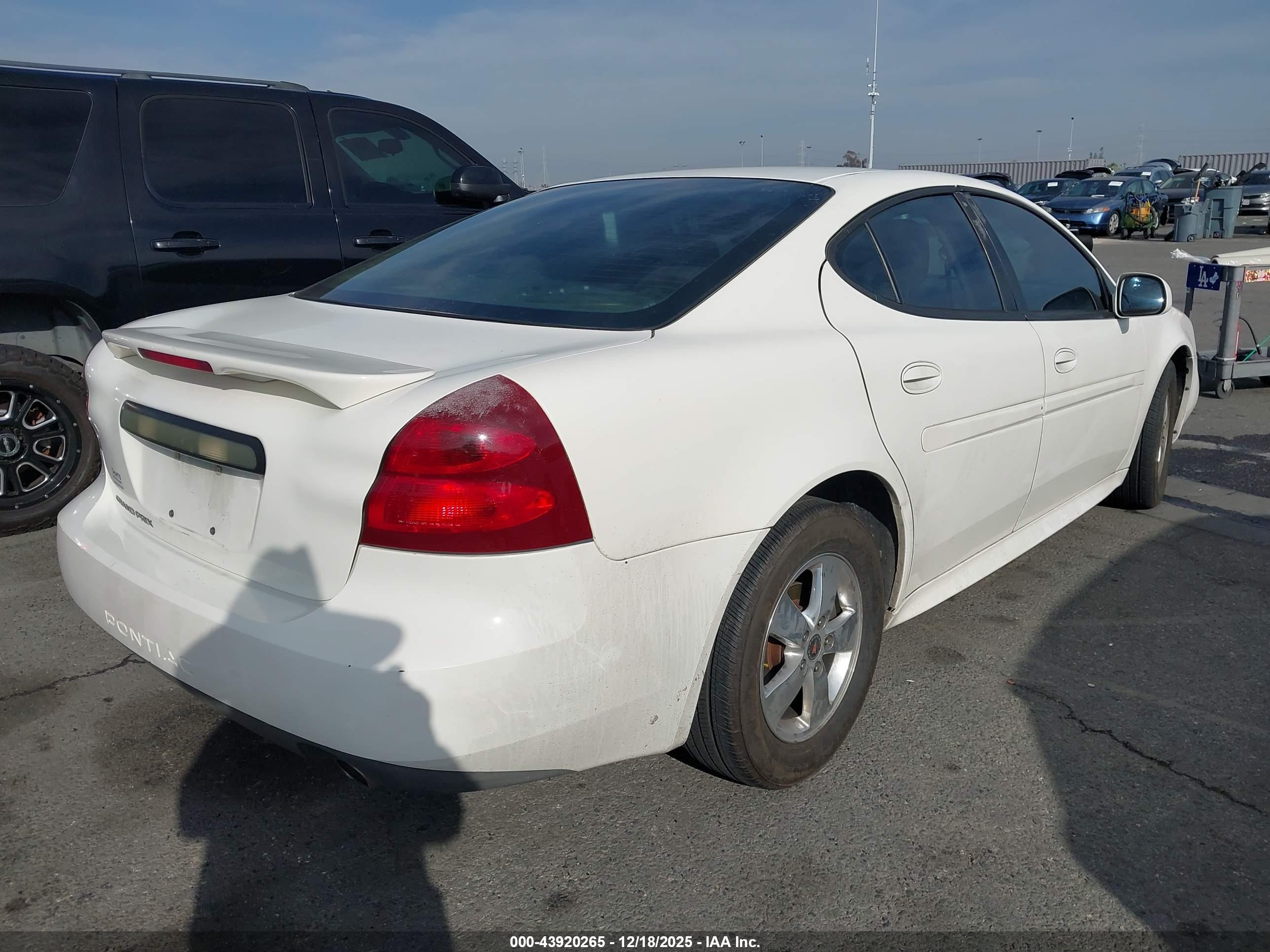 PONTIAC GRAND image 4