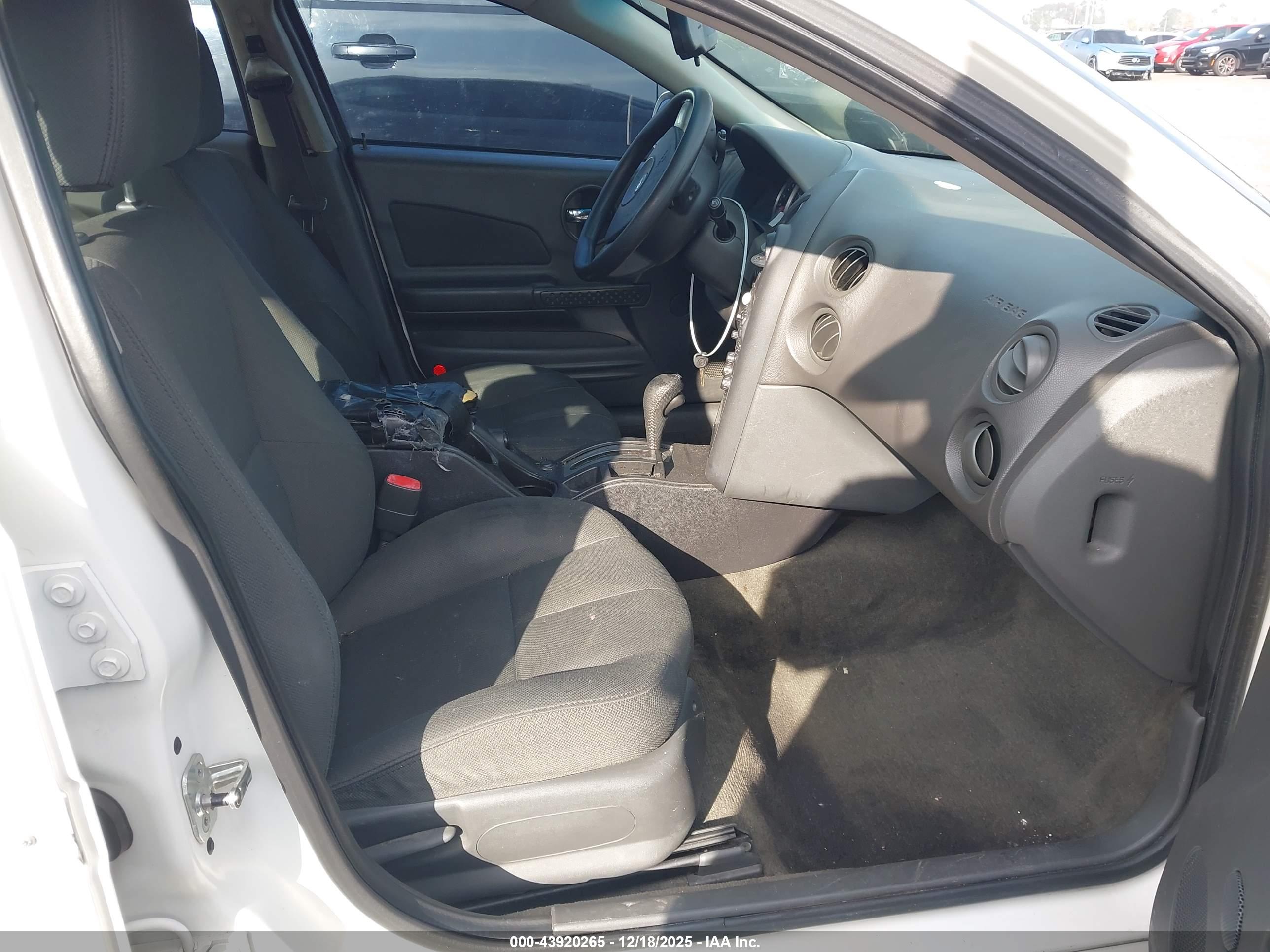 PONTIAC GRAND image 5