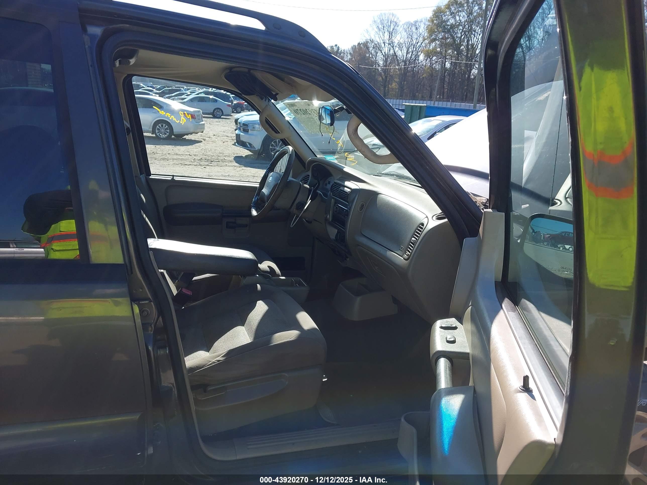 FORD EXPLORER image 5