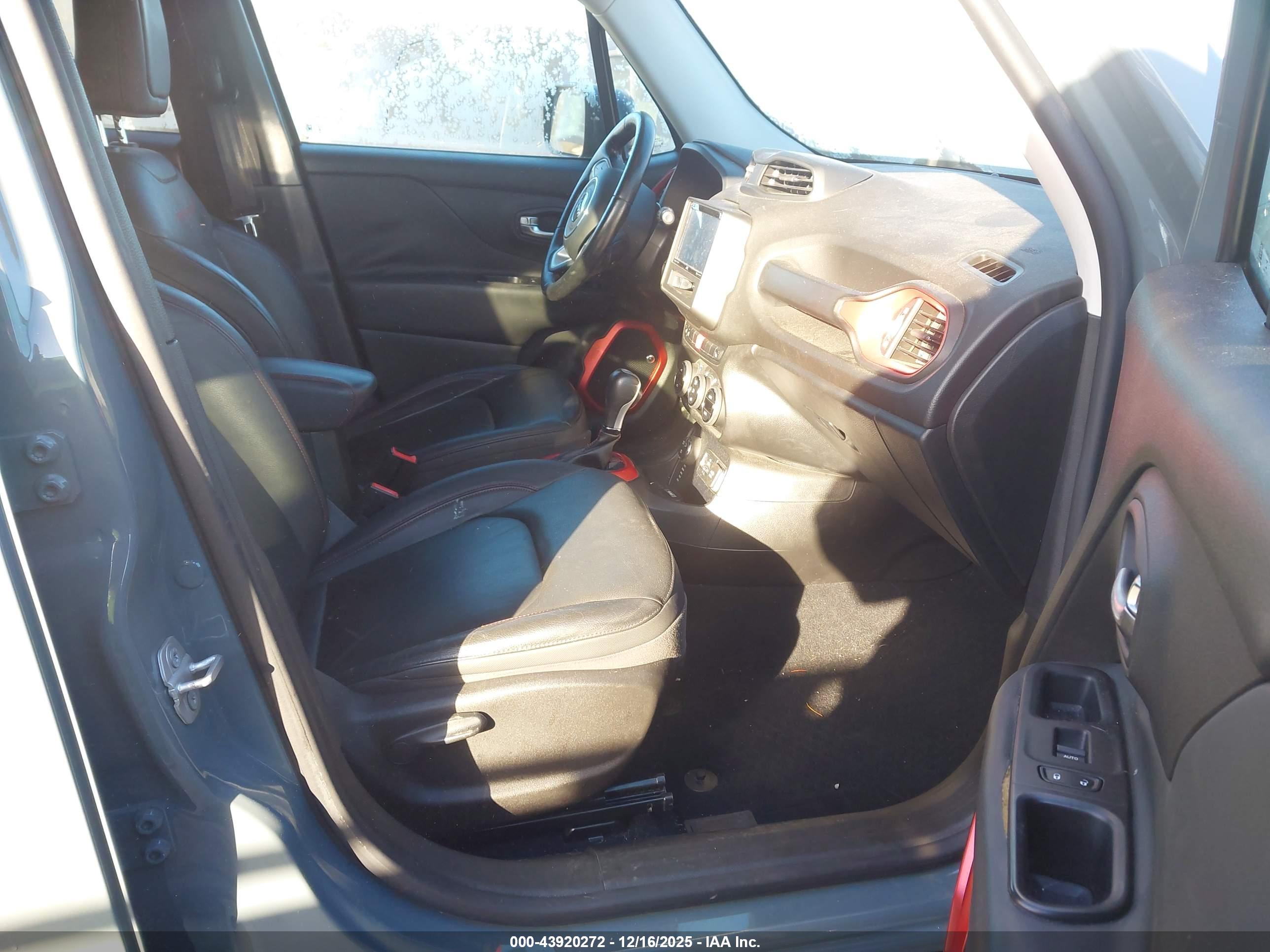 JEEP RENEGADE image 5