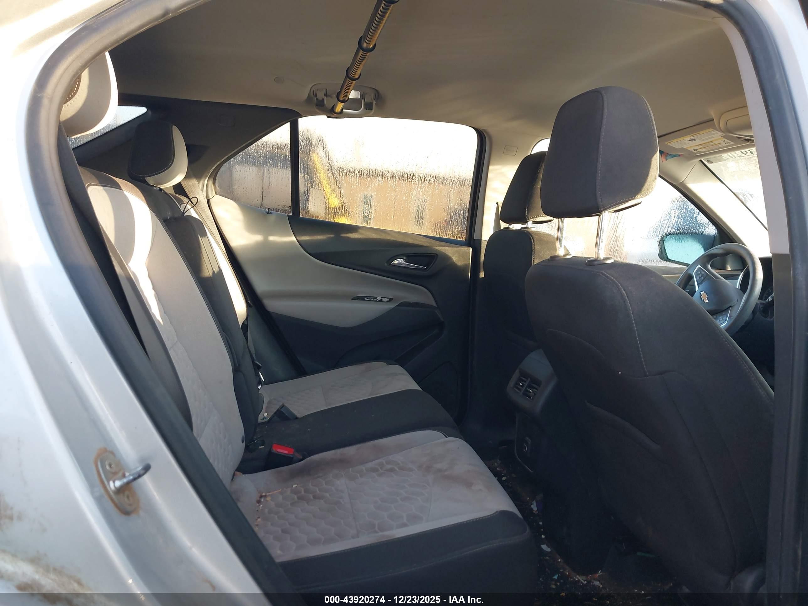 CHEVROLET EQUINOX image 8