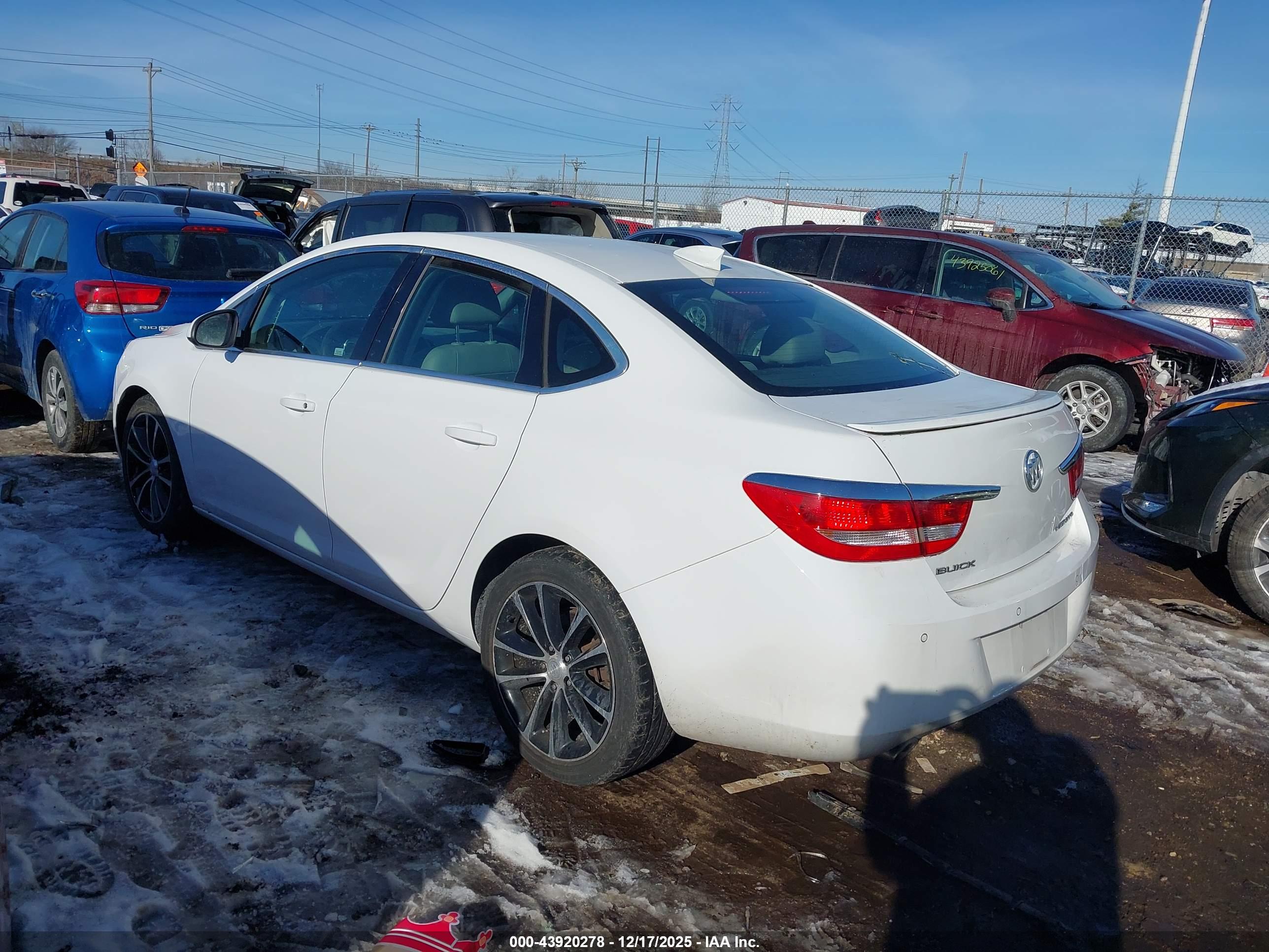 BUICK VERANO image 3