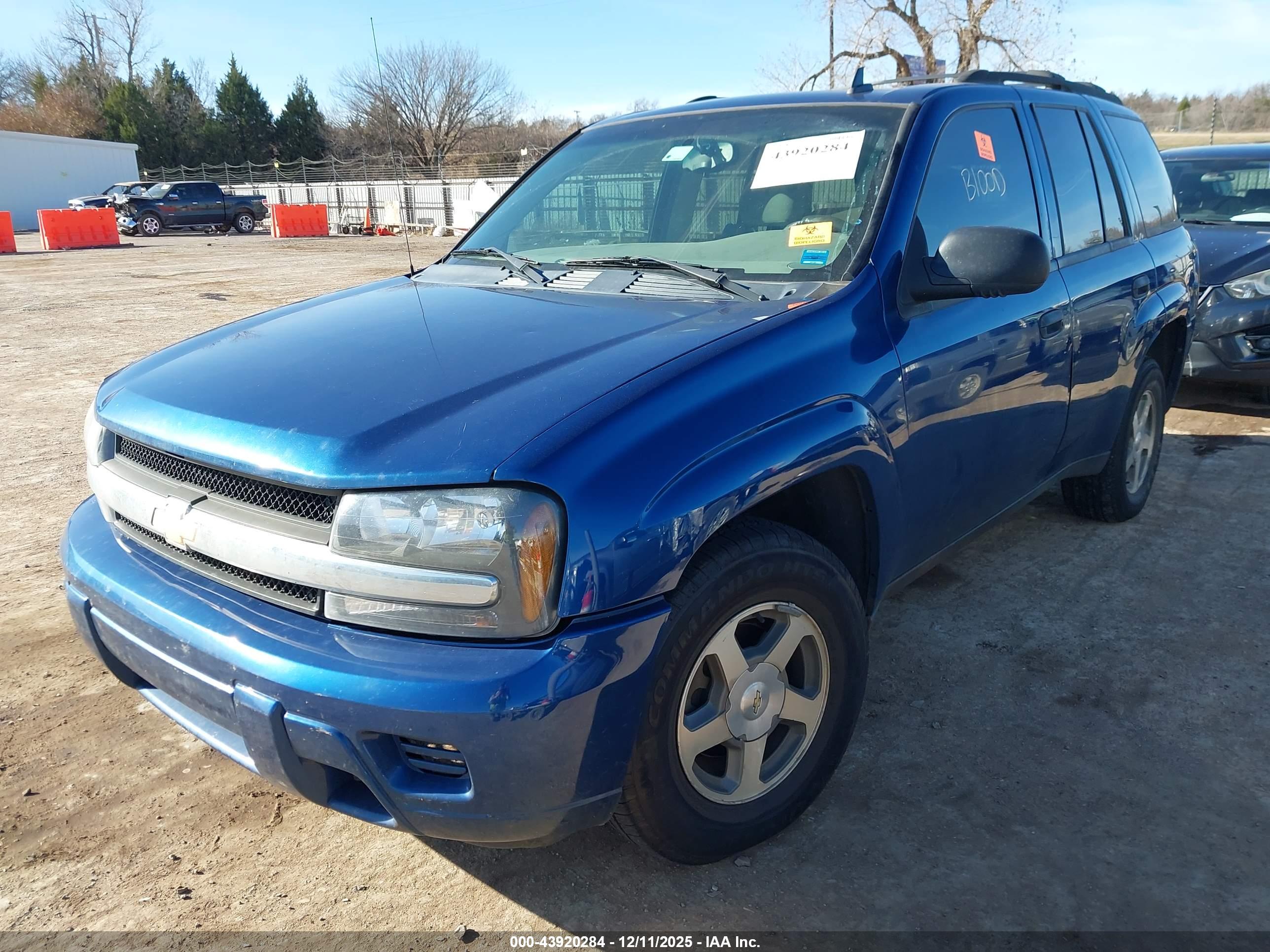 CHEVROLET TRAILBLAZER image 2