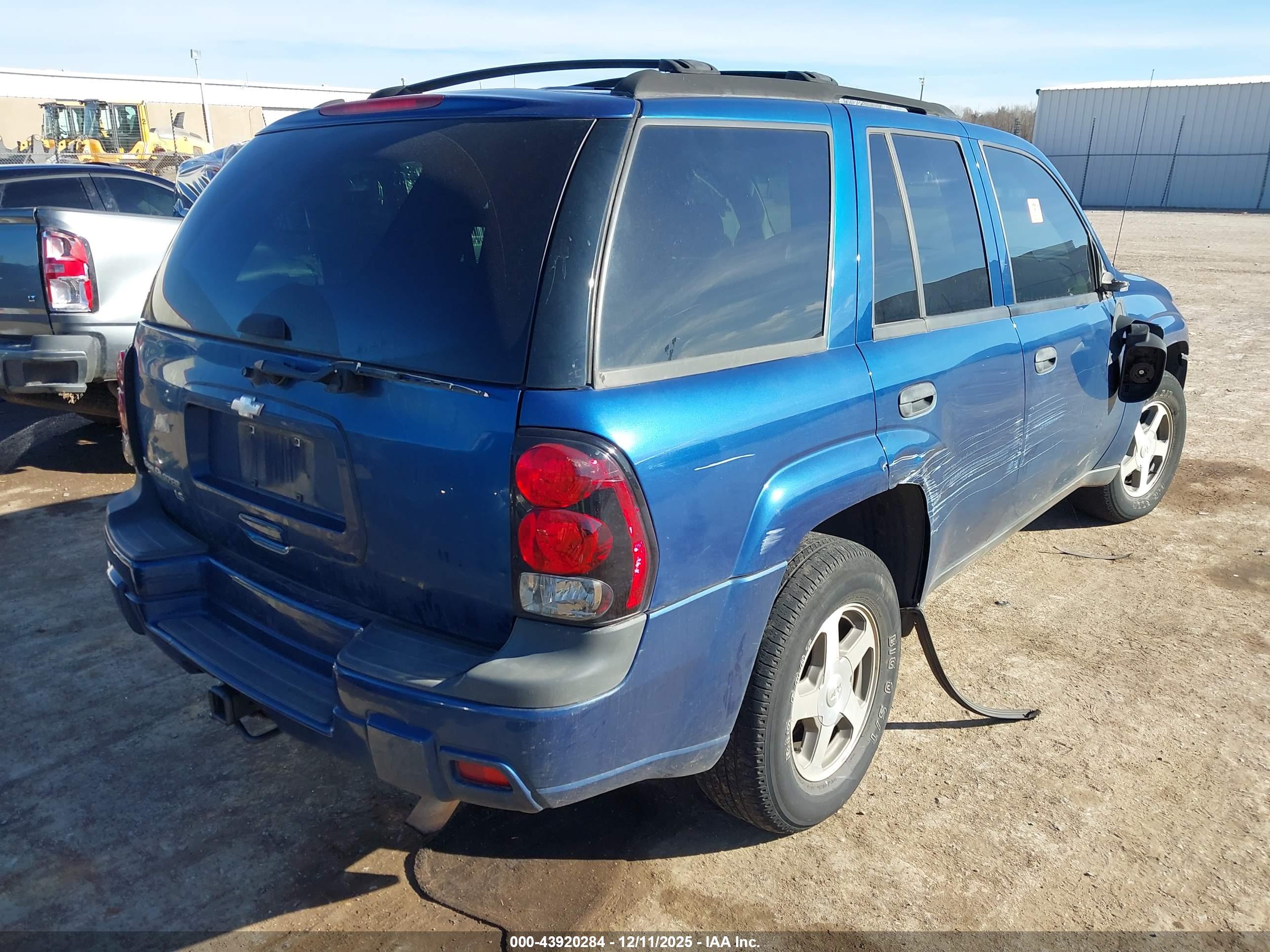 CHEVROLET TRAILBLAZER image 4